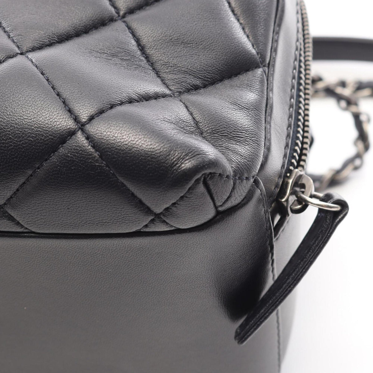 Chanel Black Leather Handbag Shoulder Bag (Pre-Owned)