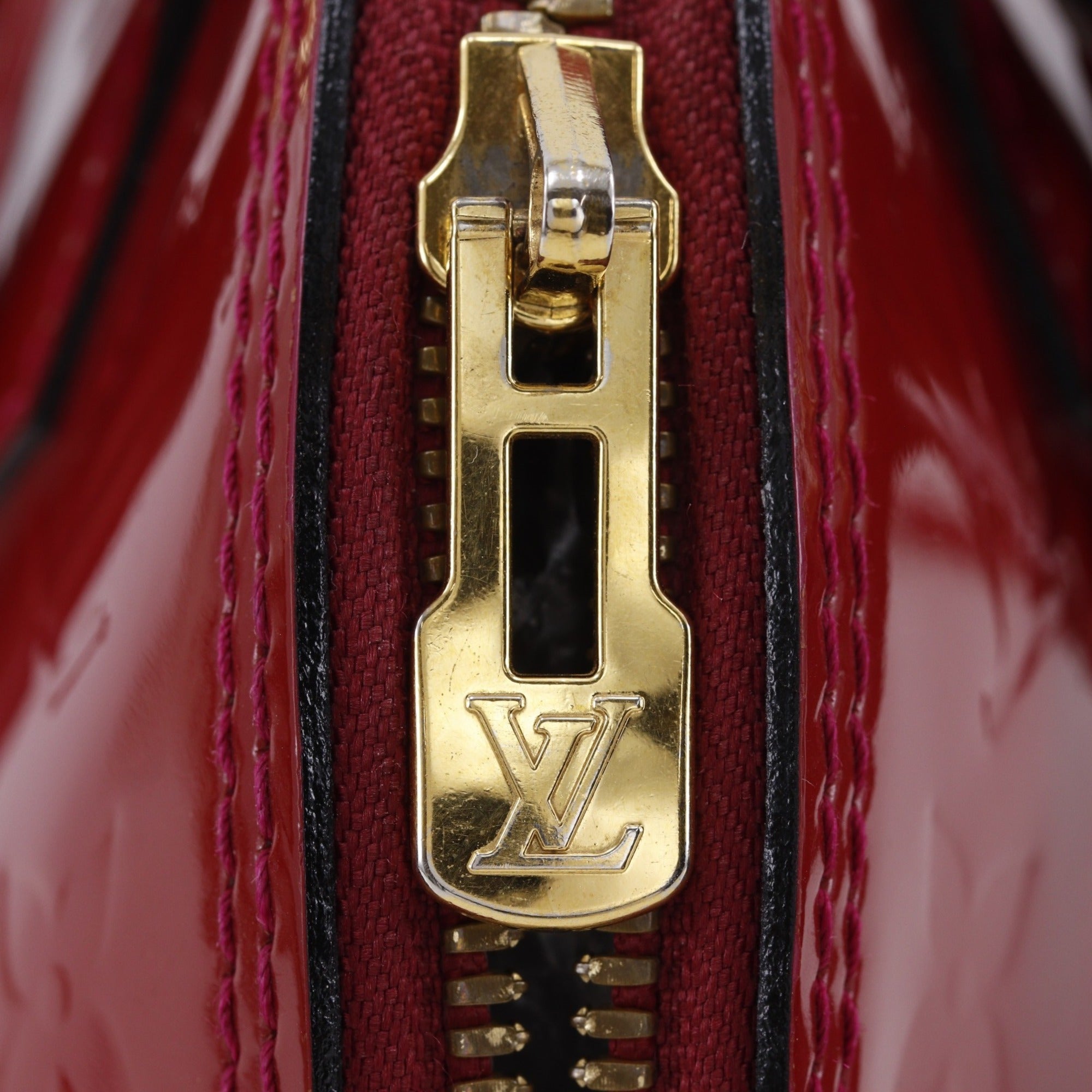 Louis Vuitton Pomme D'amour Red Color Monogram Vernis Handbag (Pre-Owned)