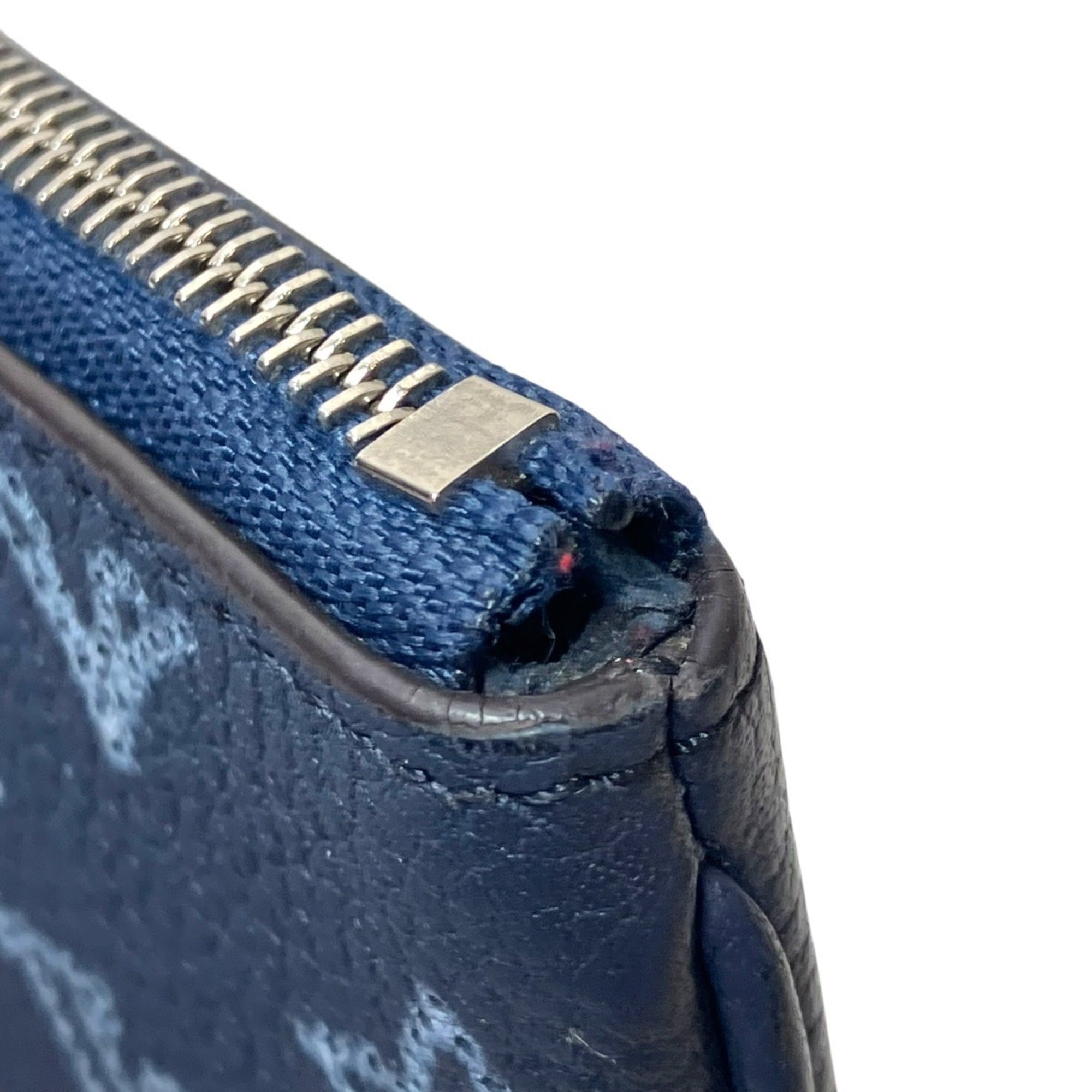 Louis Vuitton Navy Leather Pochette (Pre-Owned)