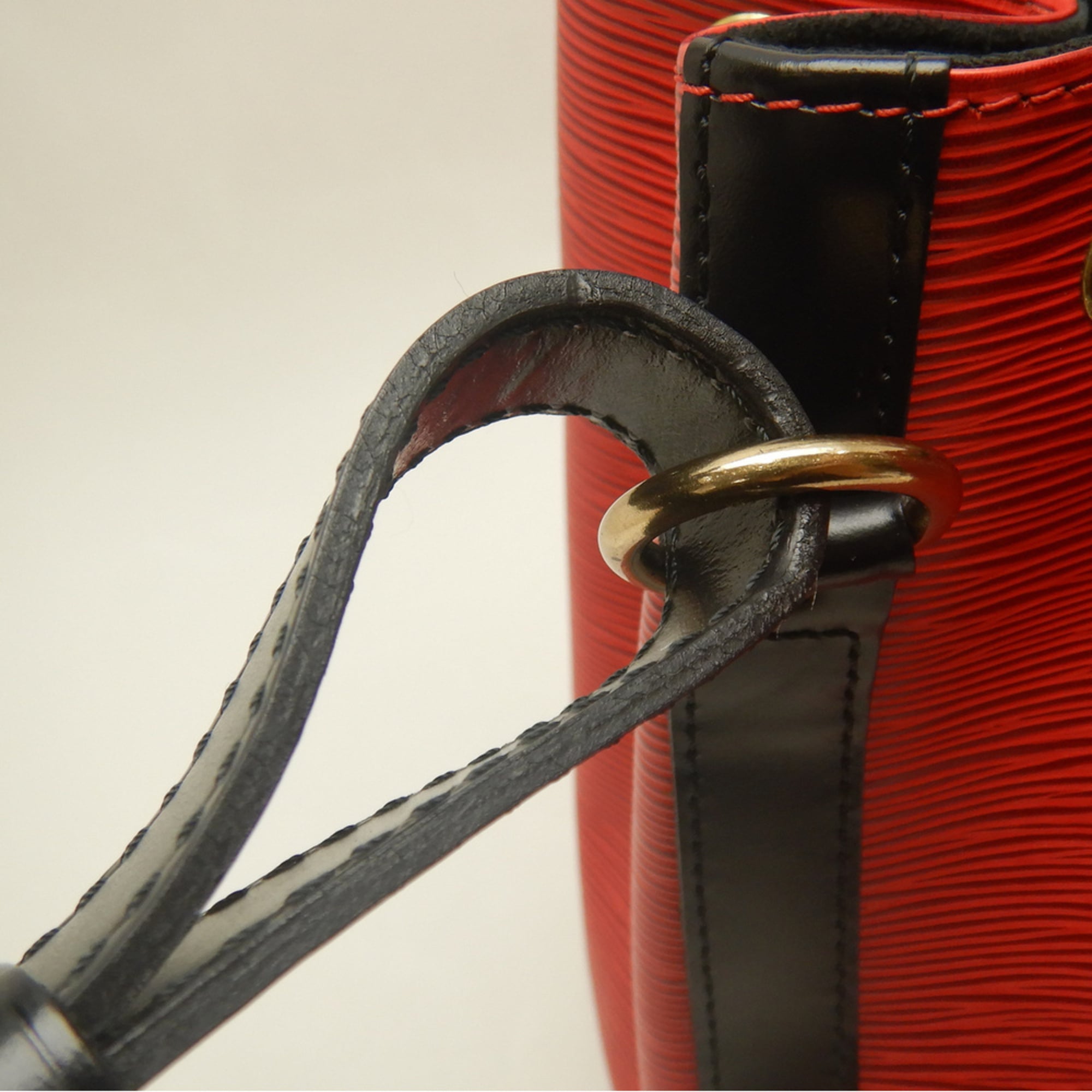 Louis Vuitton Castilian Red Noir Epi Leather Shoulder Bag (Pre-Owned)