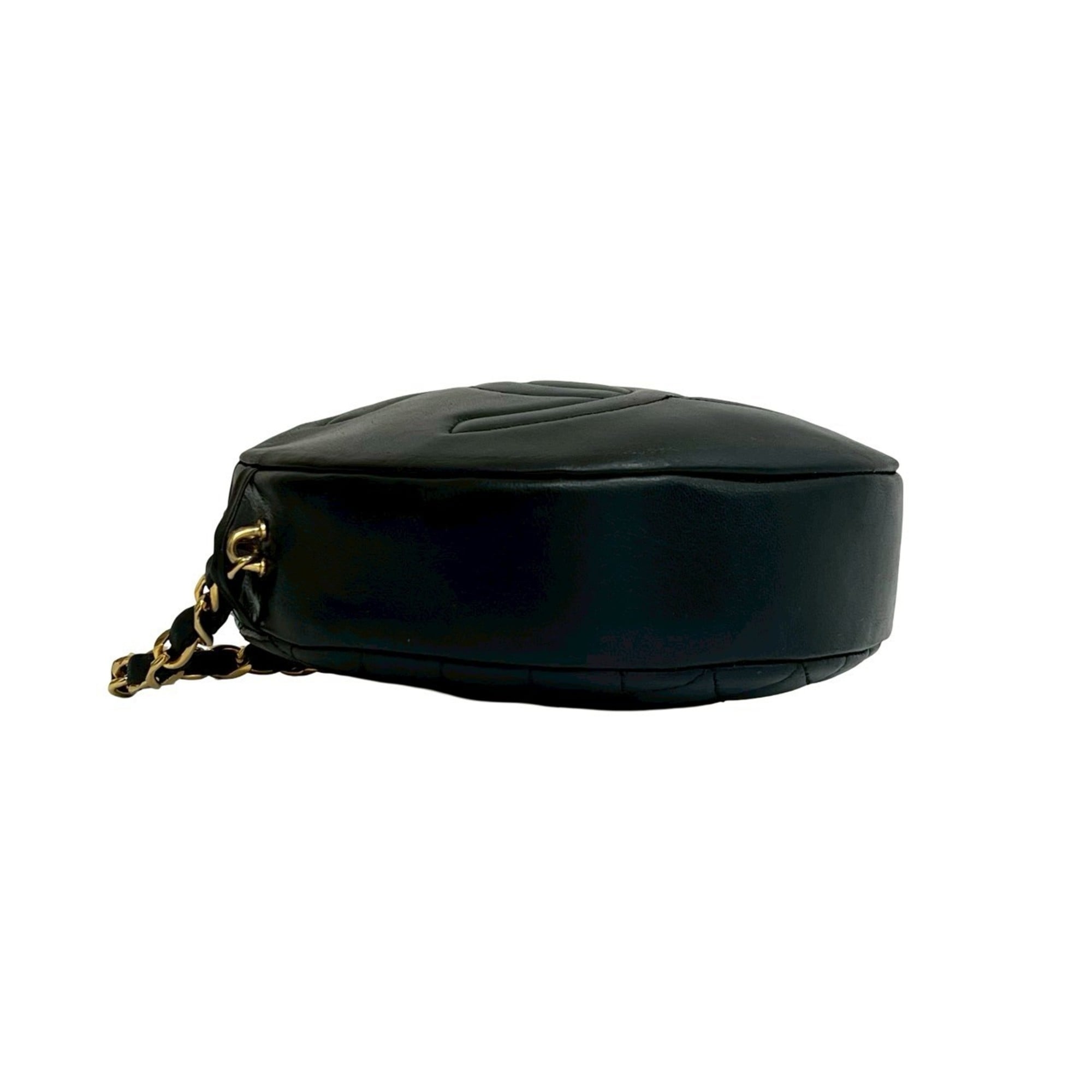 Chanel Black Leather Pochette Shoulder Bag (Pre-Owned)