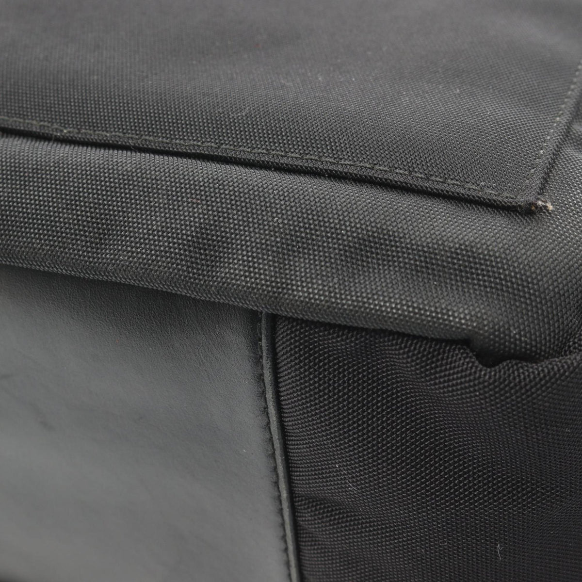 Gucci Black Canvas Leather Handbag Shoulder Bag (Pre-Owned)