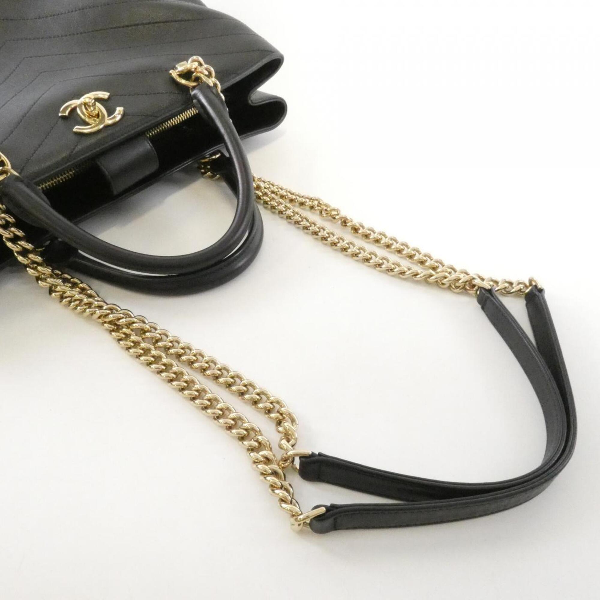 Chanel Black Leather Handbag (Pre-Owned)