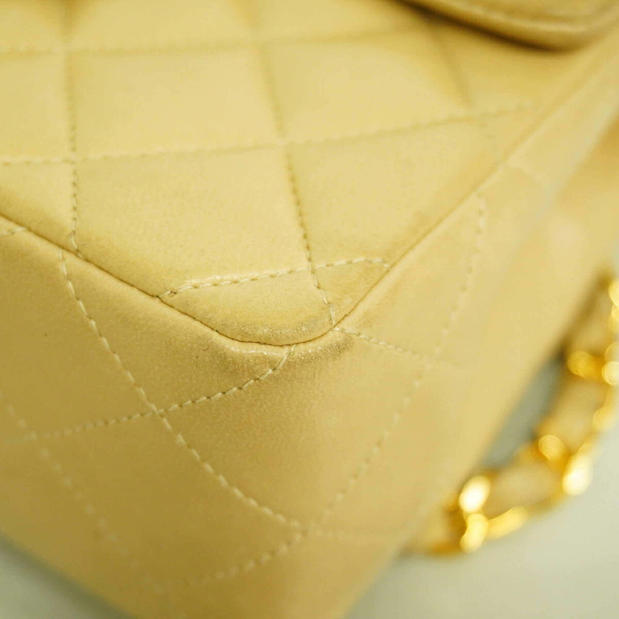 Chanel Beige Leather Shoulder Bag (Pre-Owned)