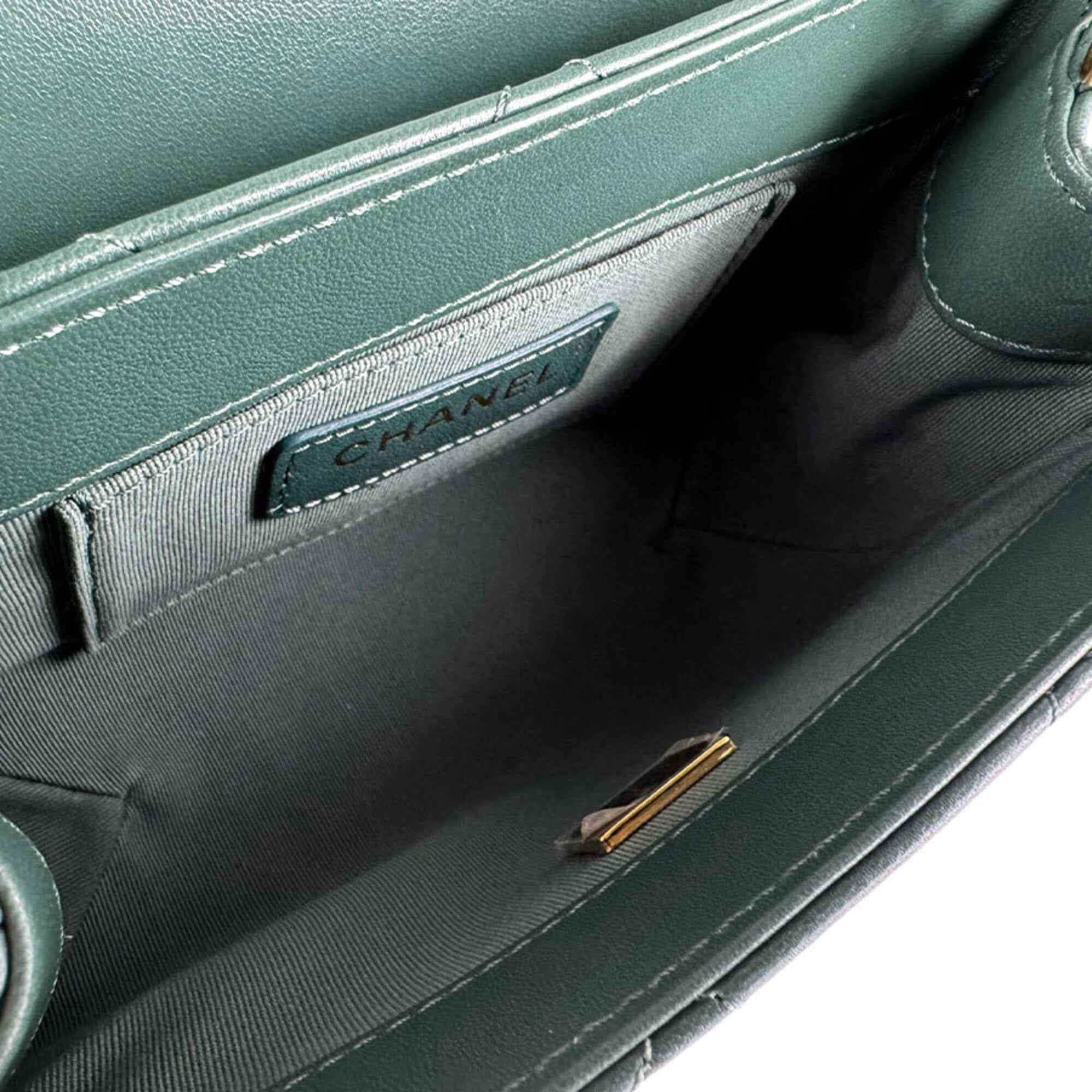 Chanel Green Leather Shoulder Bag (Pre-Owned)
