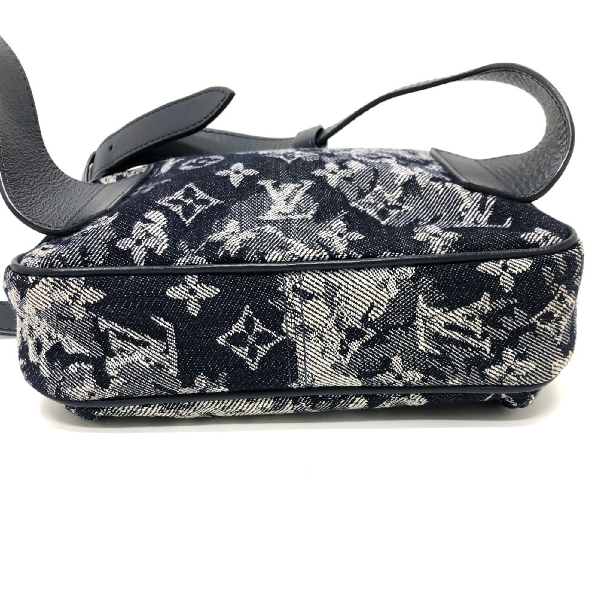 Louis Vuitton Navy Canvas Shoulder Bag Sling Bag (Pre-Owned)