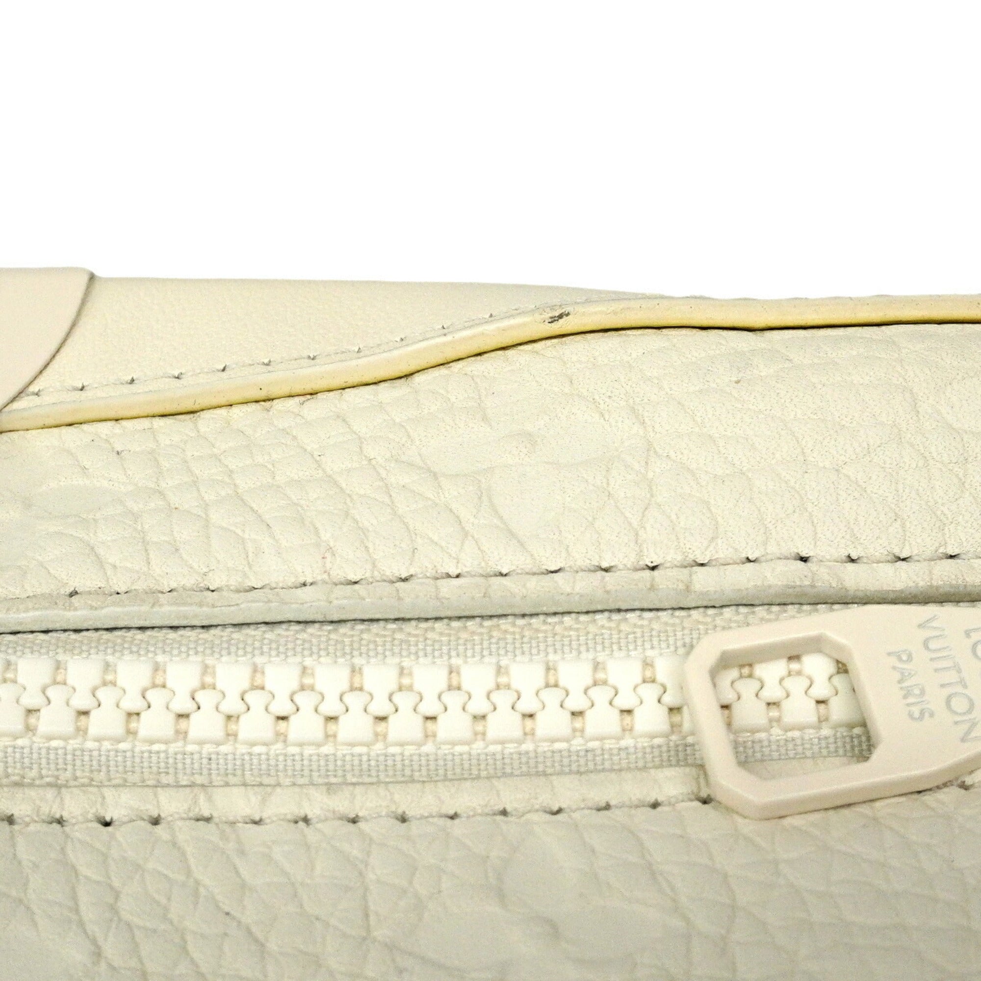 Louis Vuitton Blanc Shoulder Bag (Pre-Owned)