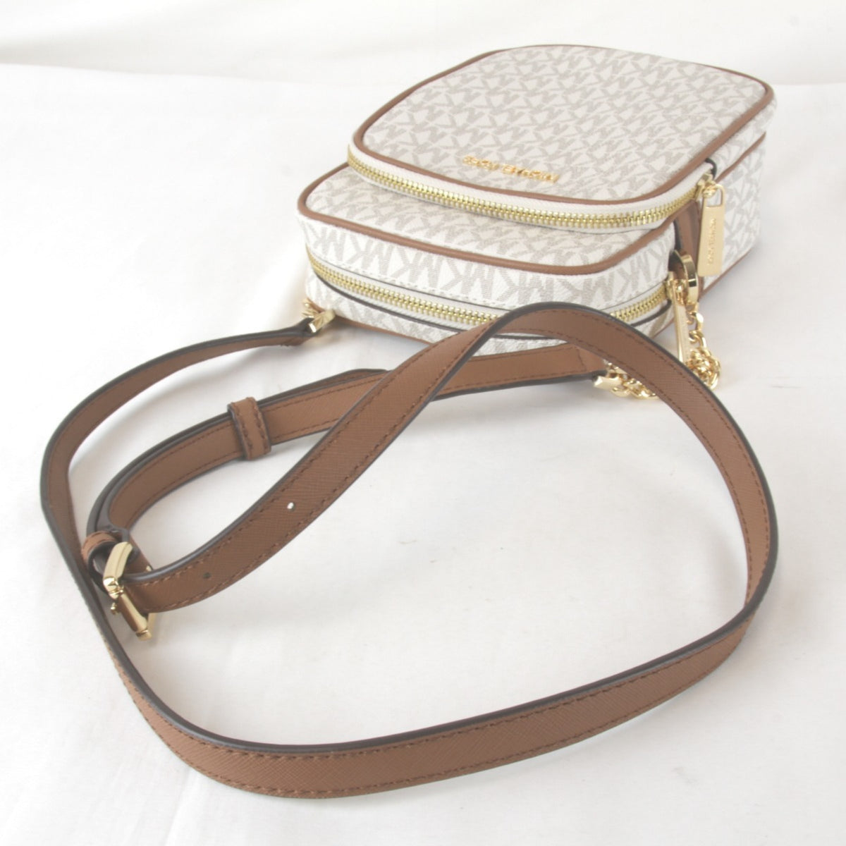 Michael Kors Jet Set Travel White Pvc Shoulder Bag Weekend Bag (Pre-Owned)