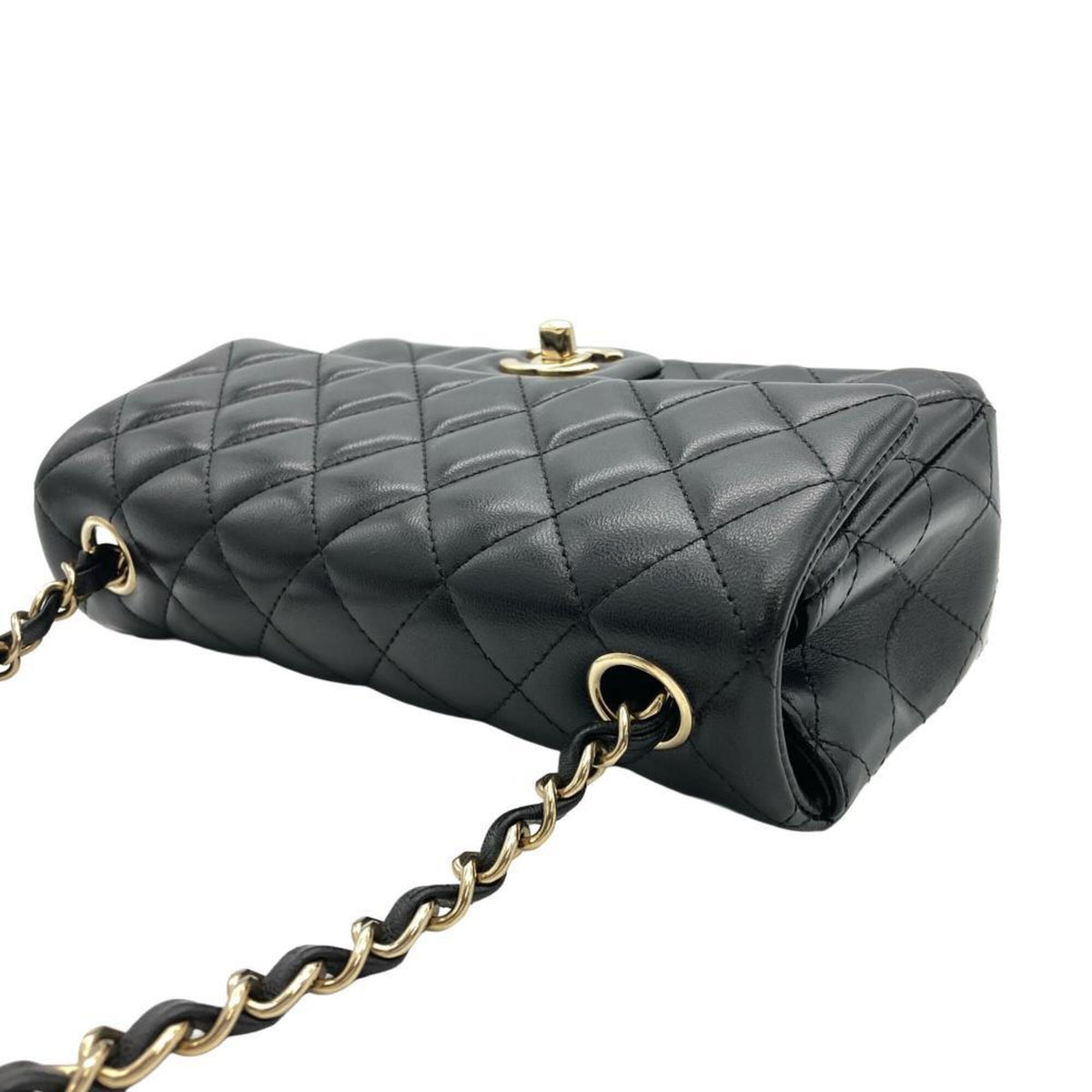 Chanel Black Leather Shoulder Bag (Pre-Owned)