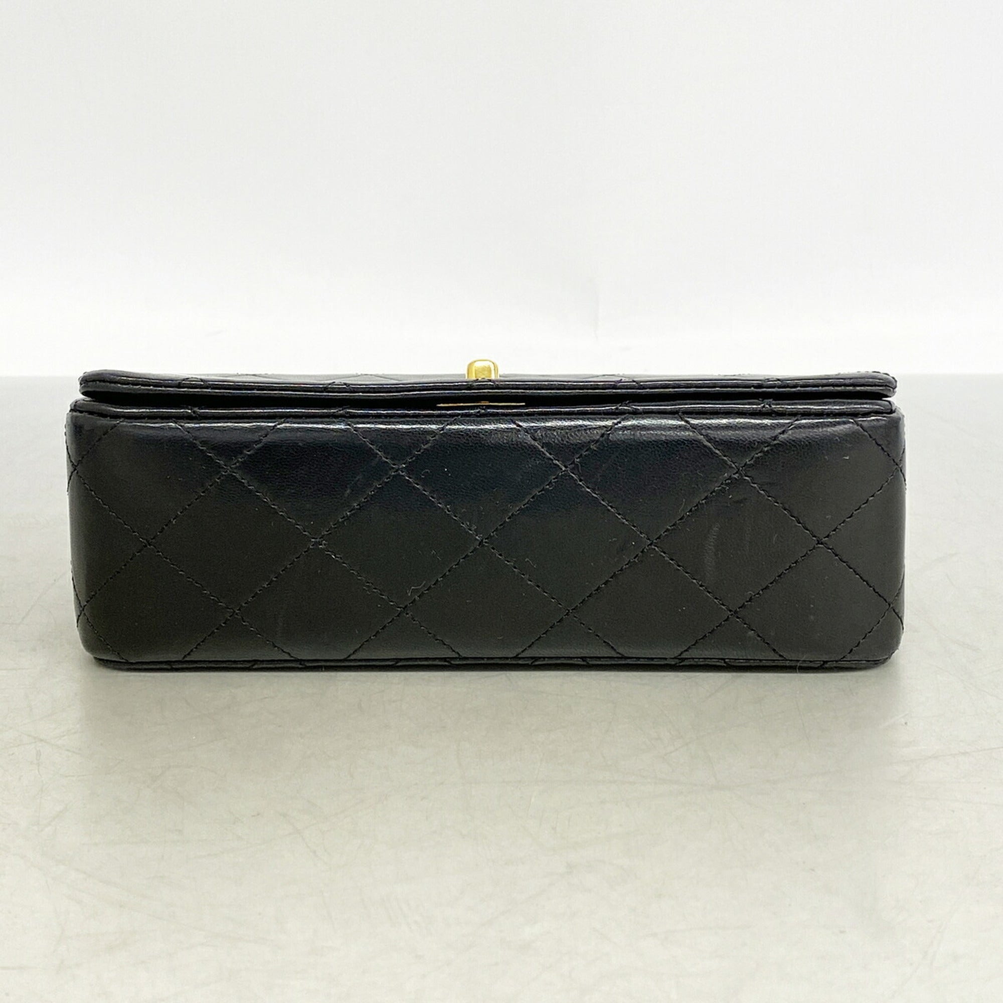 Chanel Black Leather Shoulder Bag (Pre-Owned)