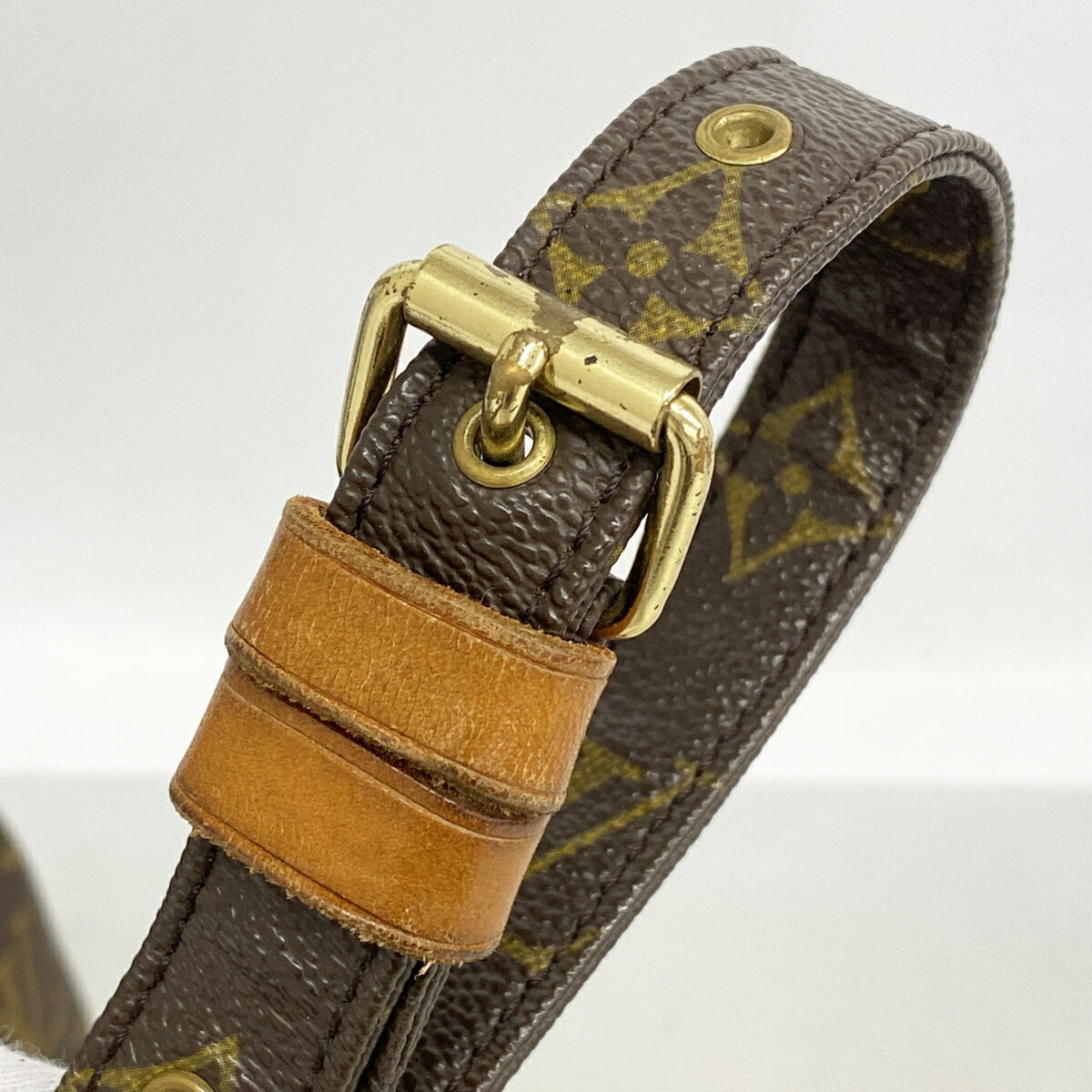 Louis Vuitton Brown Shoulder Bag (Pre-Owned)