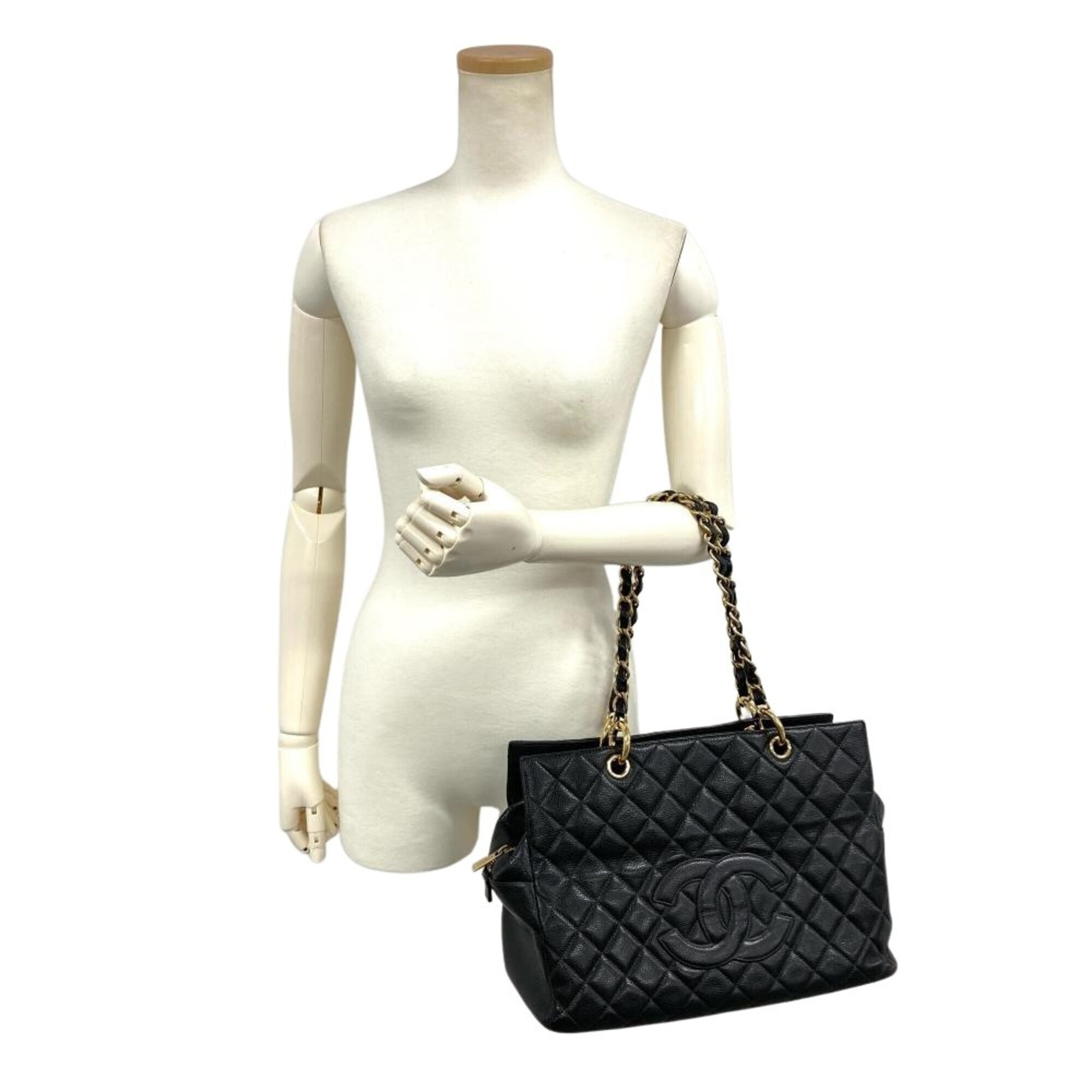Chanel Black Grained Calfskin Shoulder Bag (Pre-Owned)