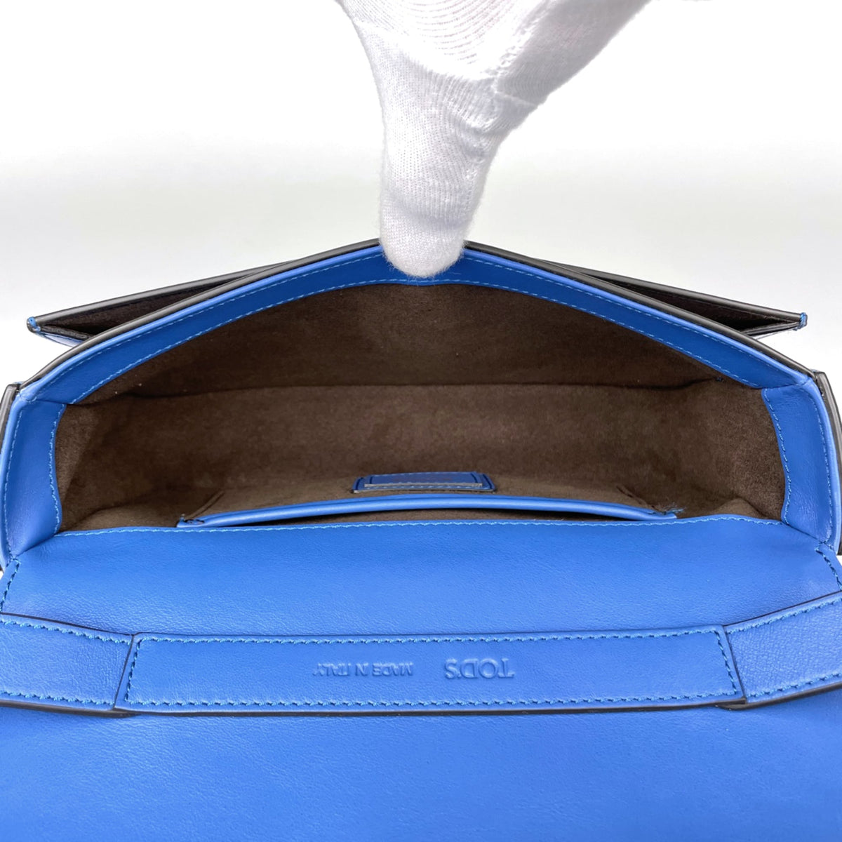 Tod's Blue Leather Shoulder Bag (Pre-Owned)