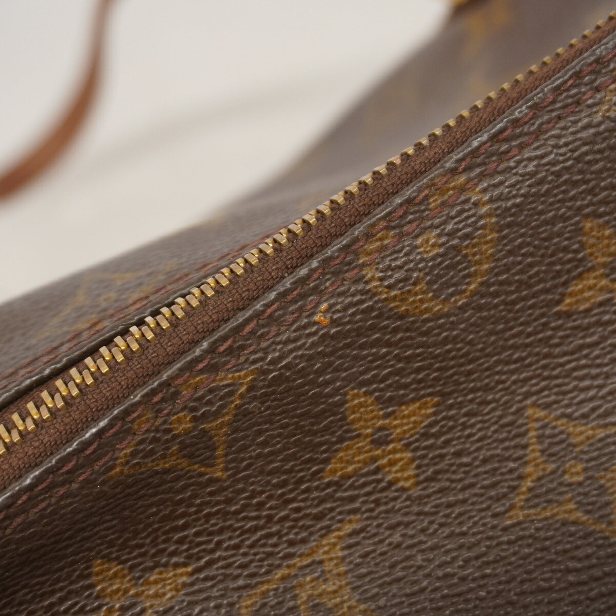 Louis Vuitton Brown Handbag (Pre-Owned)