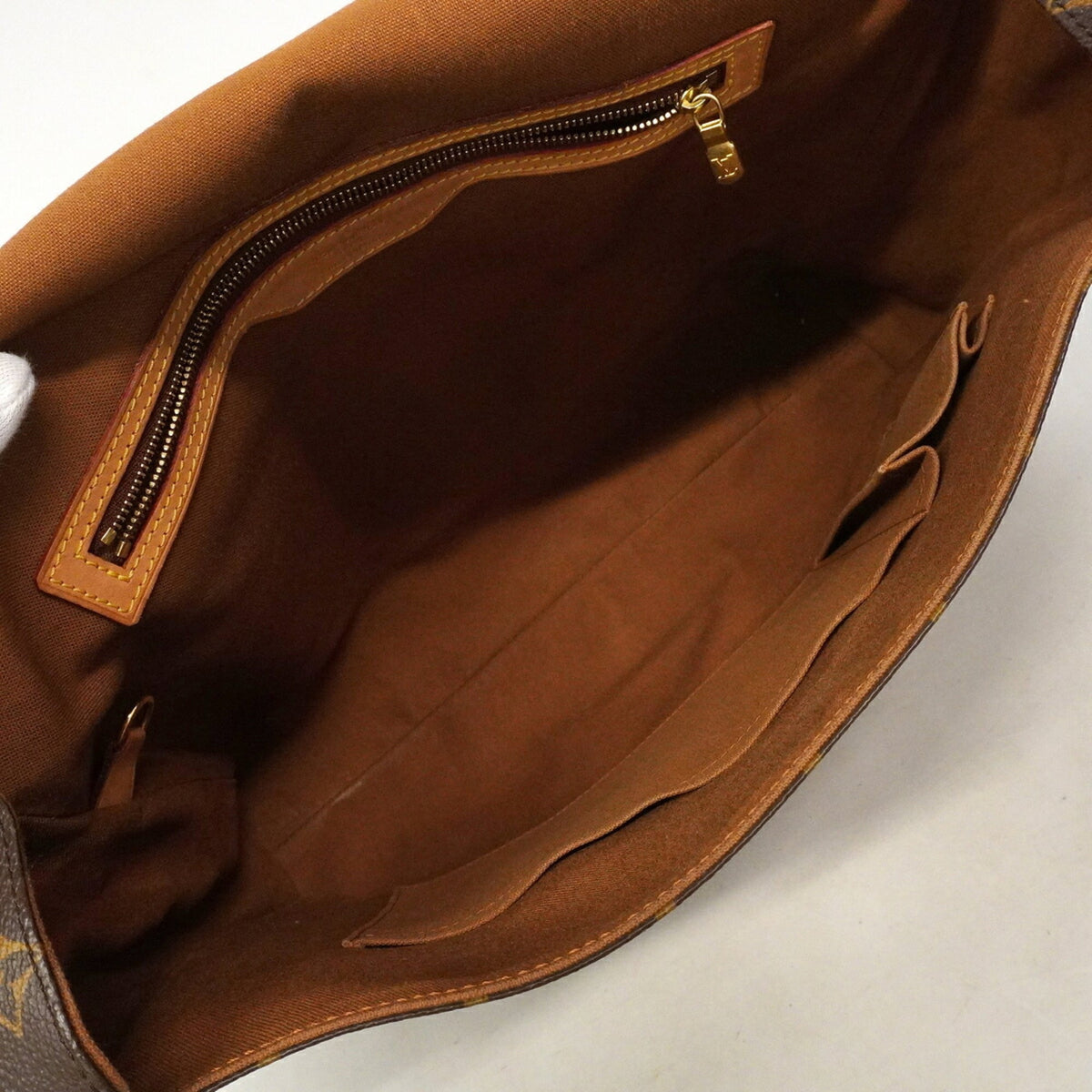 Louis Vuitton Brown Shoulder Bag (Pre-Owned)