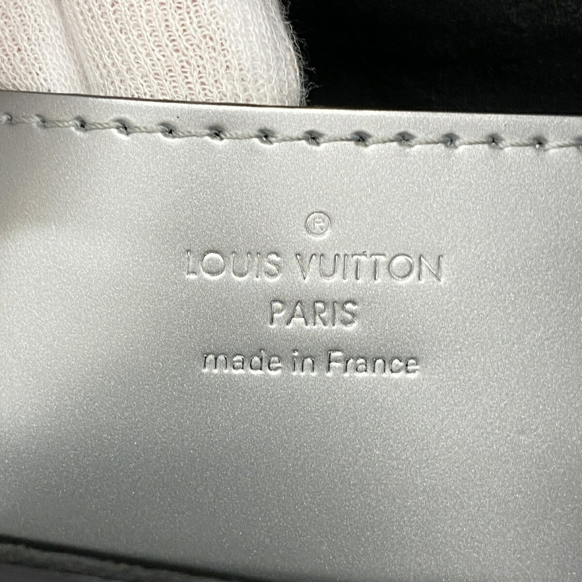 Louis Vuitton Silver Shoulder Bag (Pre-Owned)