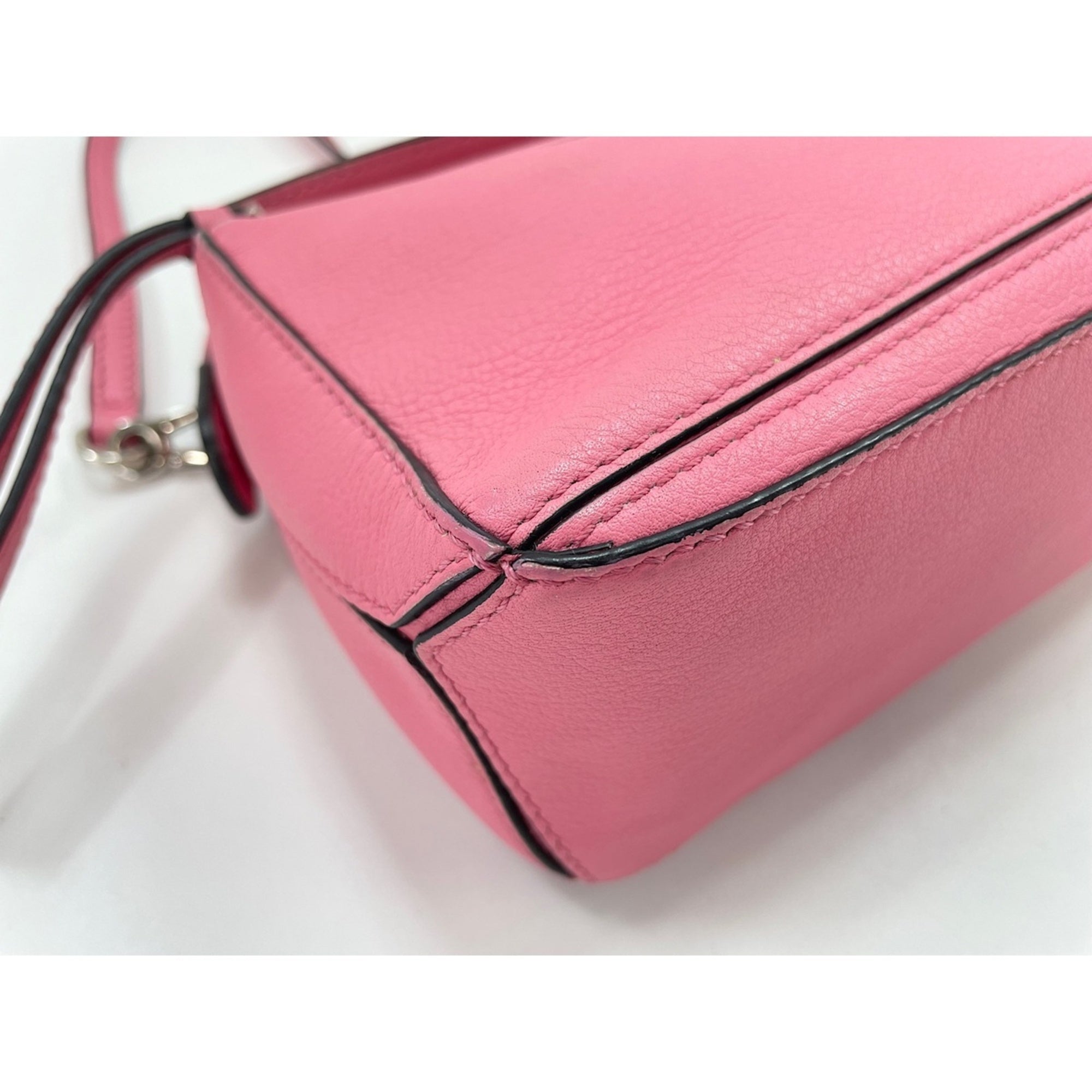 Loewe Pink Shoulder Bag (Pre-Owned)