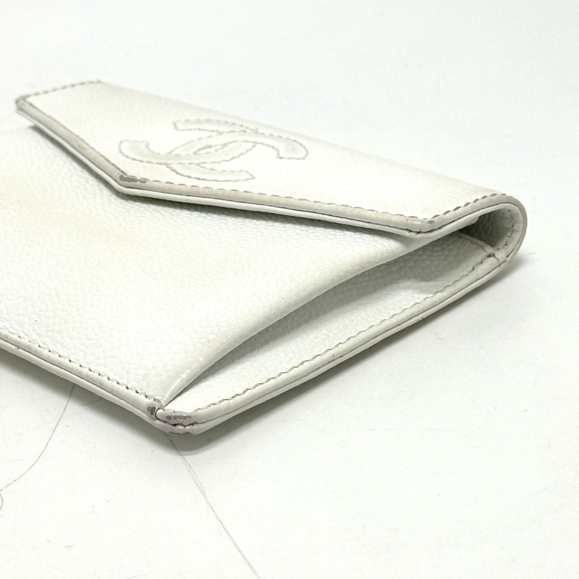 Chanel White Grained Calfskin Wallet (Bi-Fold) (Pre-Owned)