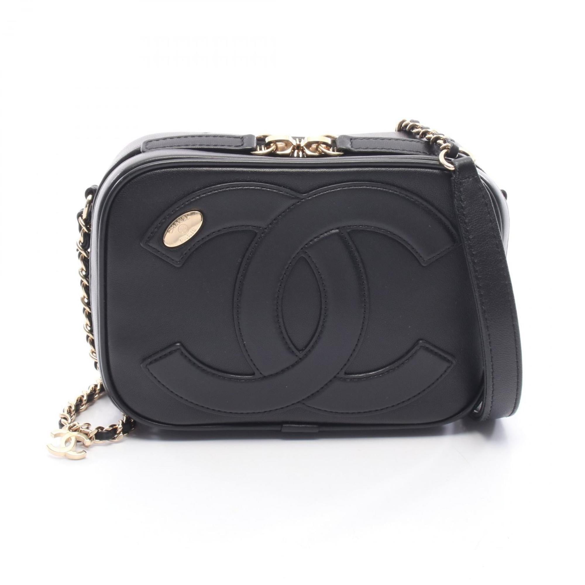 Chanel Black Leather Shoulder Bag (Pre-Owned)