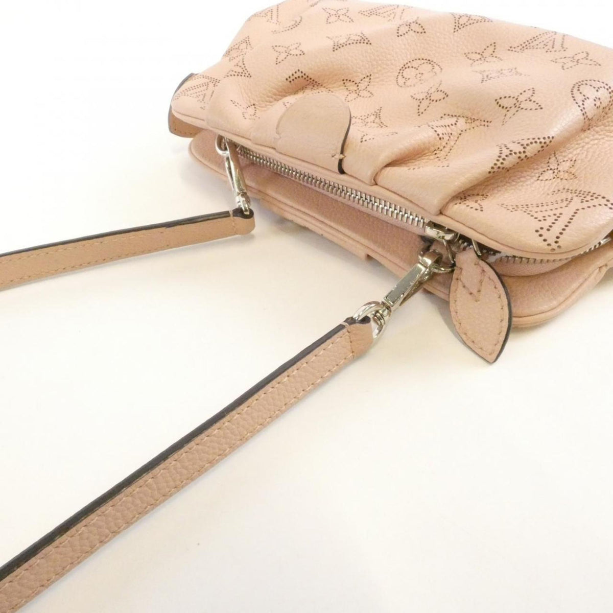 Louis Vuitton Magnolia Leather Shoulder Bag (Pre-Owned)