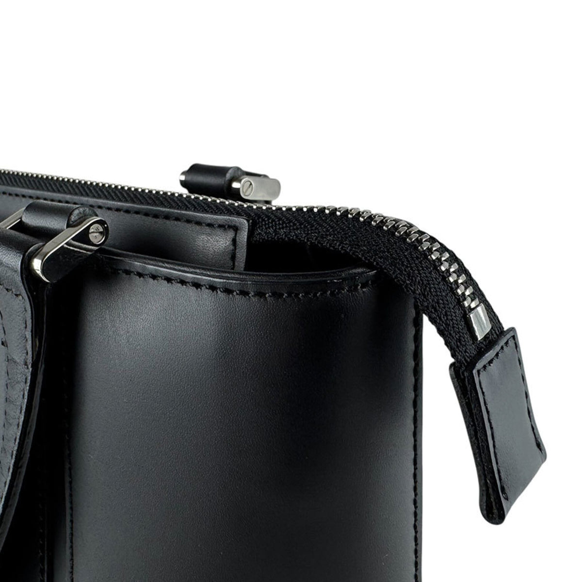 Burberry Black Leather Handbag (Pre-Owned)