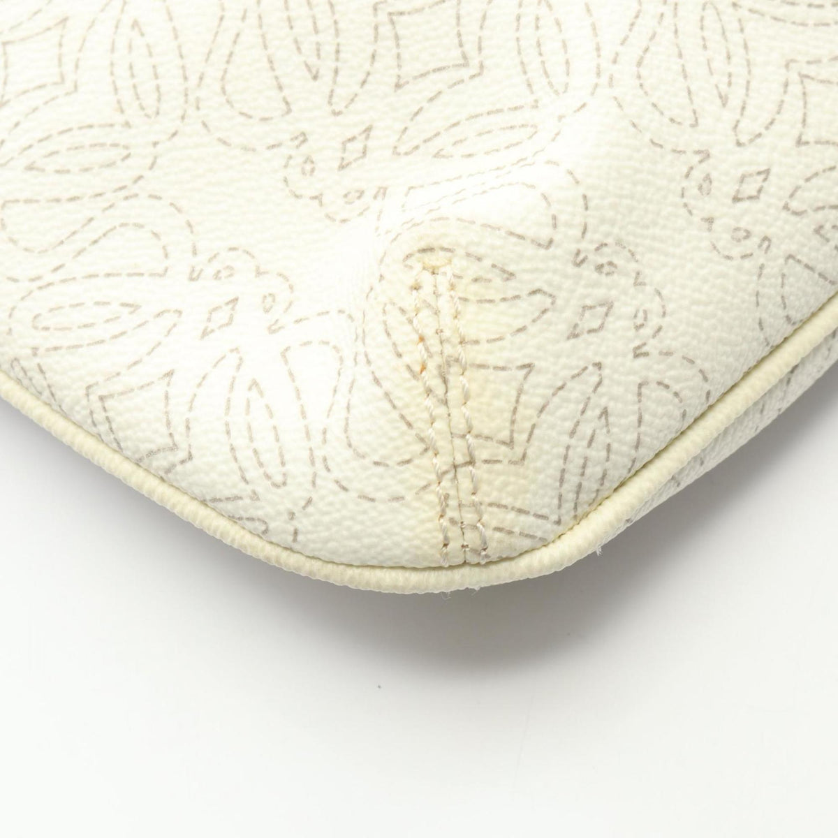 Loewe White Coated Canvas Leather Shoulder Bag (Pre-Owned)