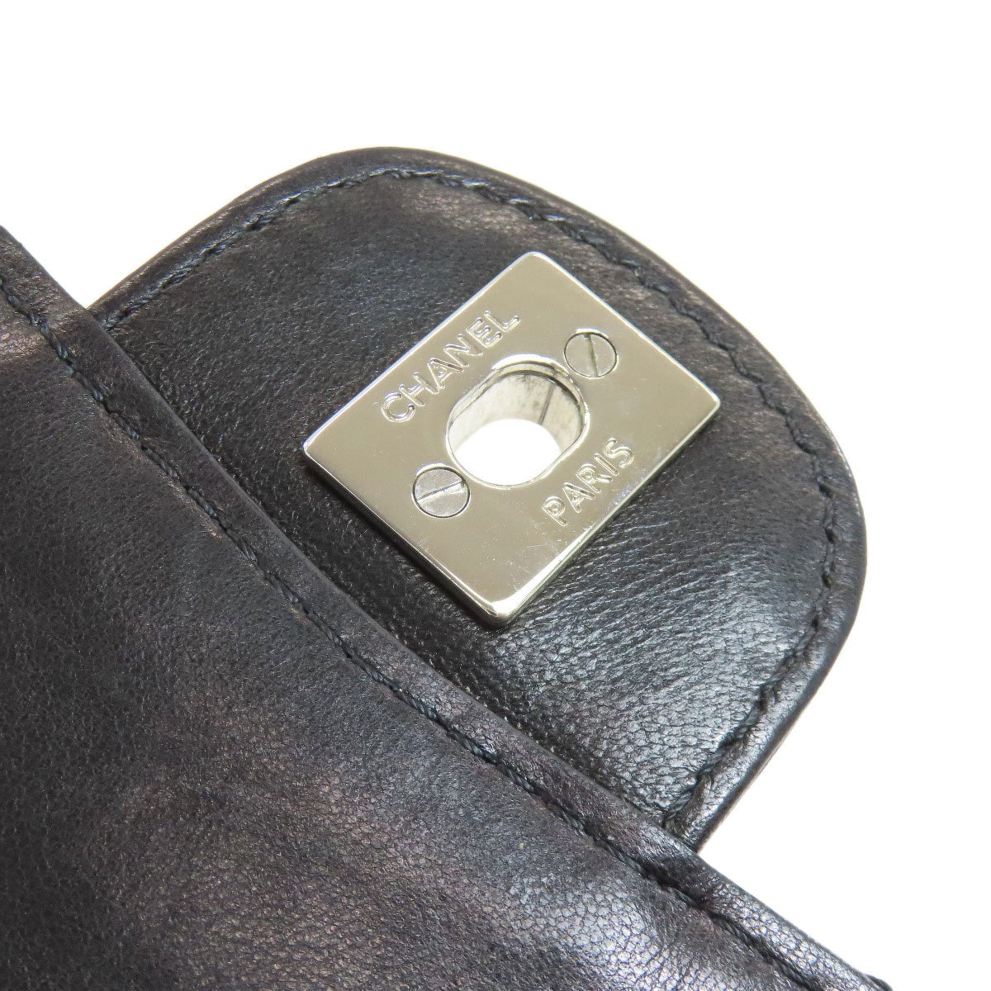 Chanel Black Leather Shoulder Bag (Pre-Owned)