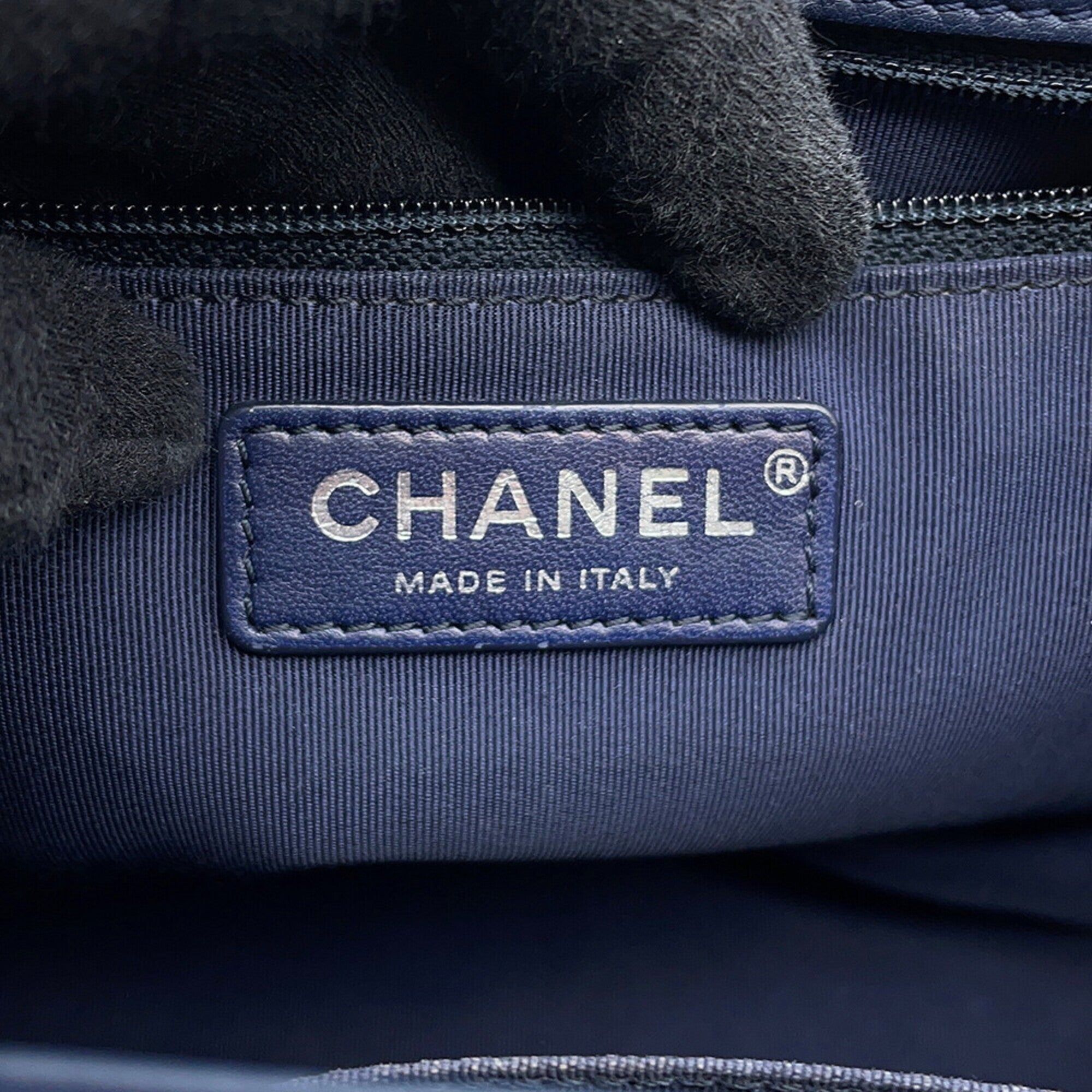 Chanel Navy Leather Handbag Shoulder Bag (Pre-Owned)