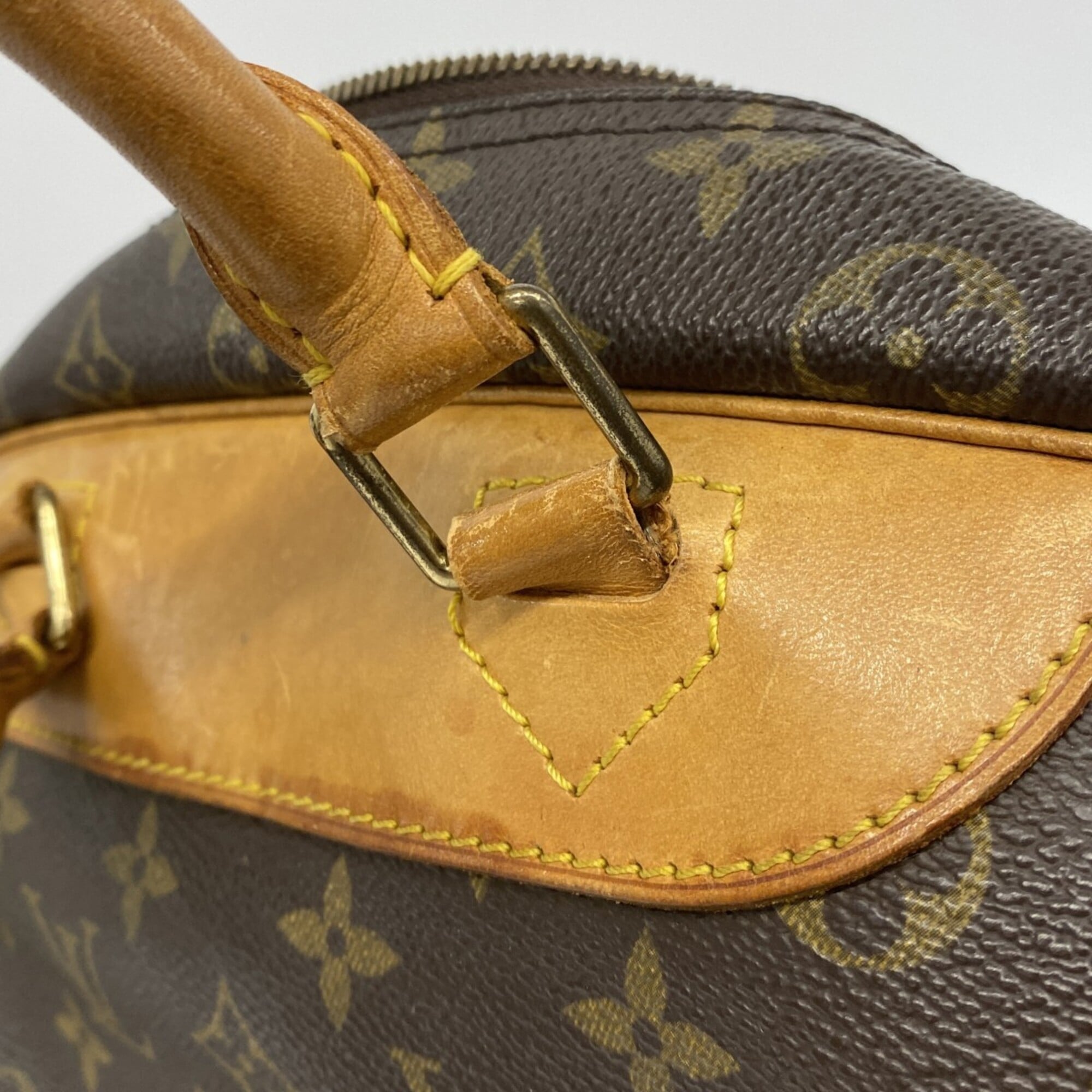 Louis Vuitton Brown Handbag (Pre-Owned)