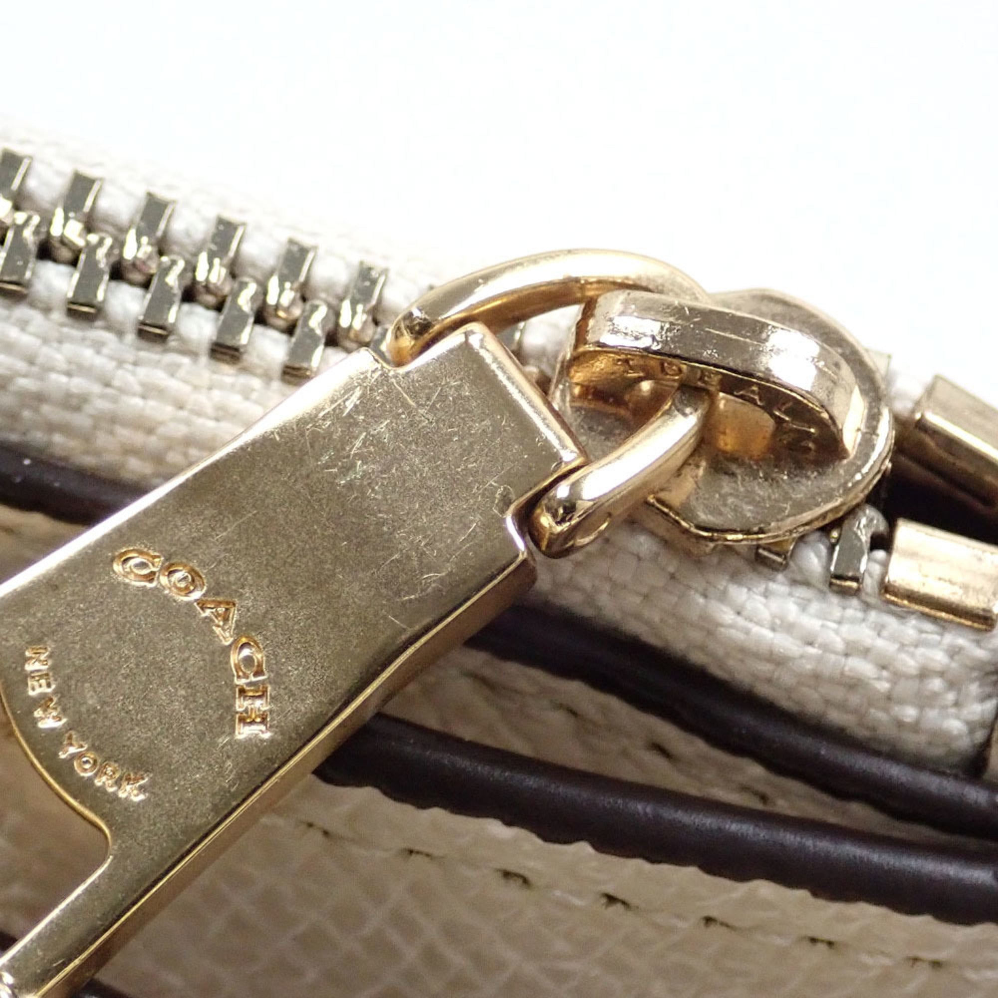 Coach White Leather Handbag (Pre-Owned)
