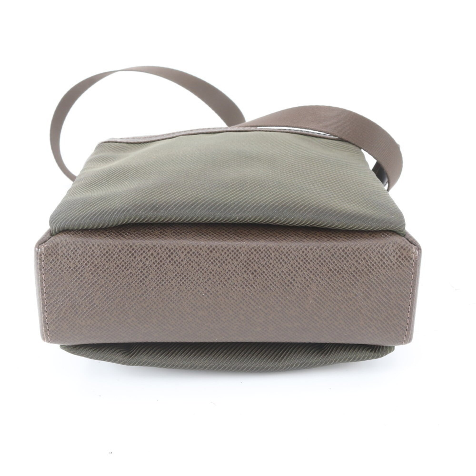 Louis Vuitton Grizzly Leather Nylon Messenger Bag Shoulder Bag (Pre-Owned)