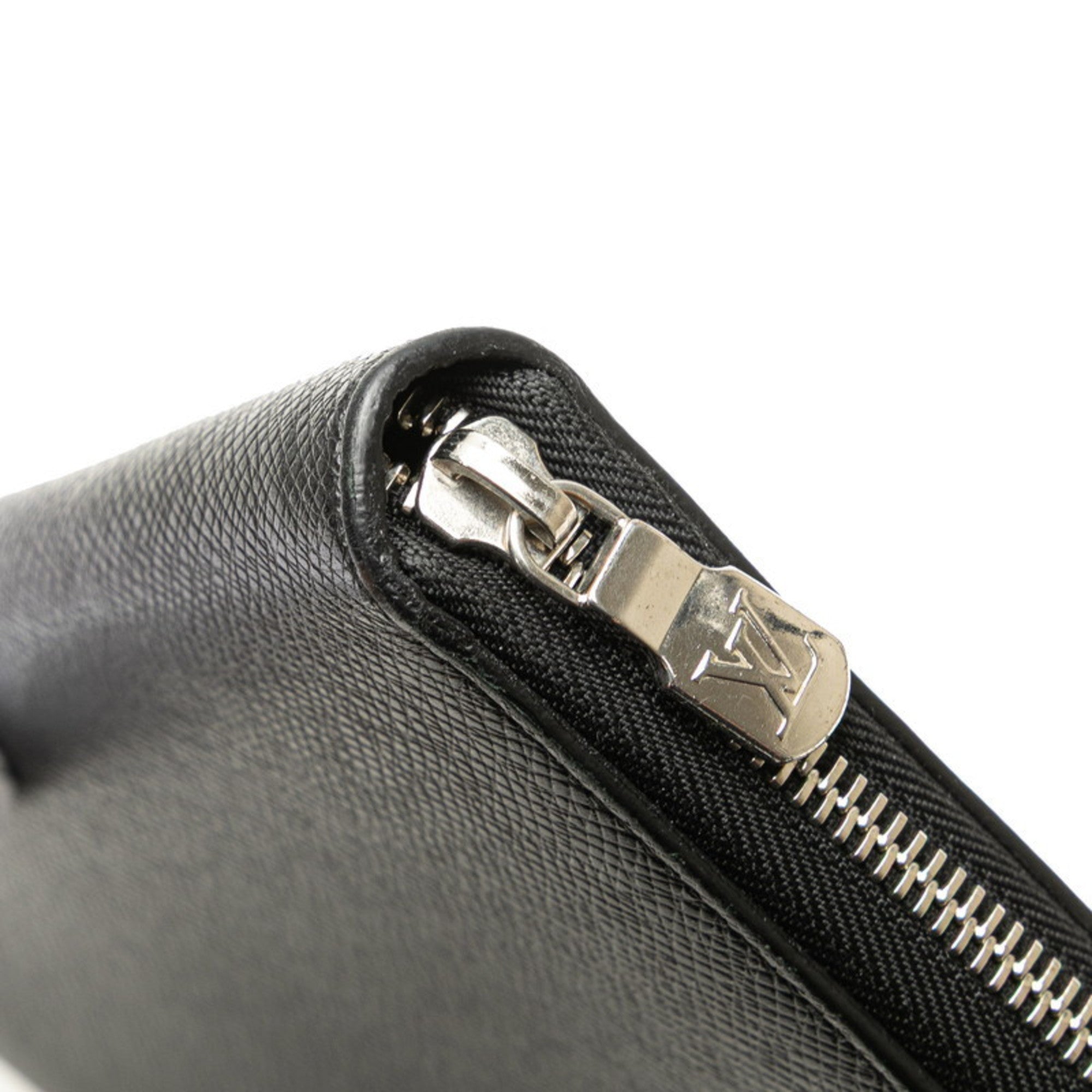 Louis Vuitton Taiga Black Noir Leather Coin Purse/Coin Case (Pre-Owned)