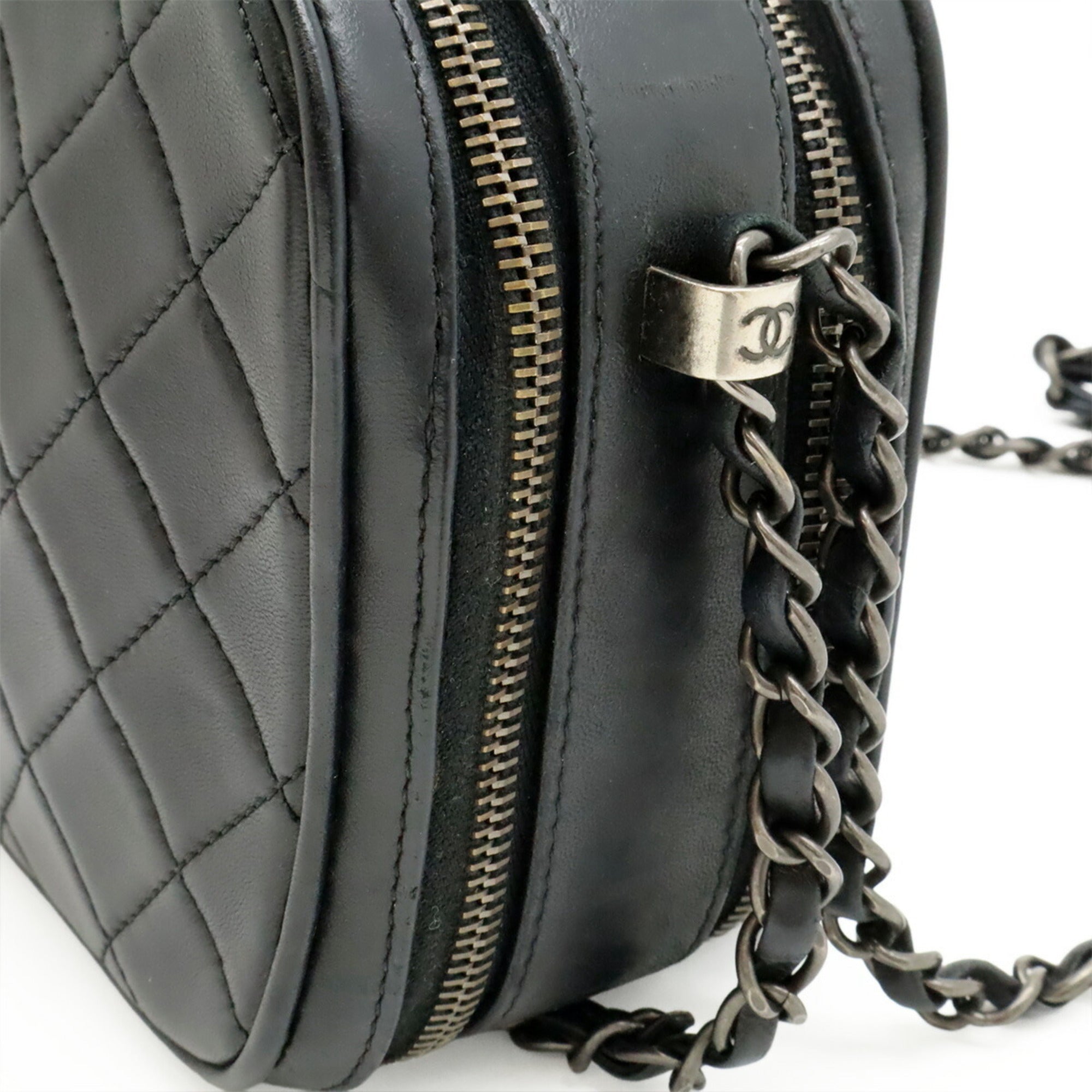 Chanel Black Leather Pochette Shoulder Bag (Pre-Owned)