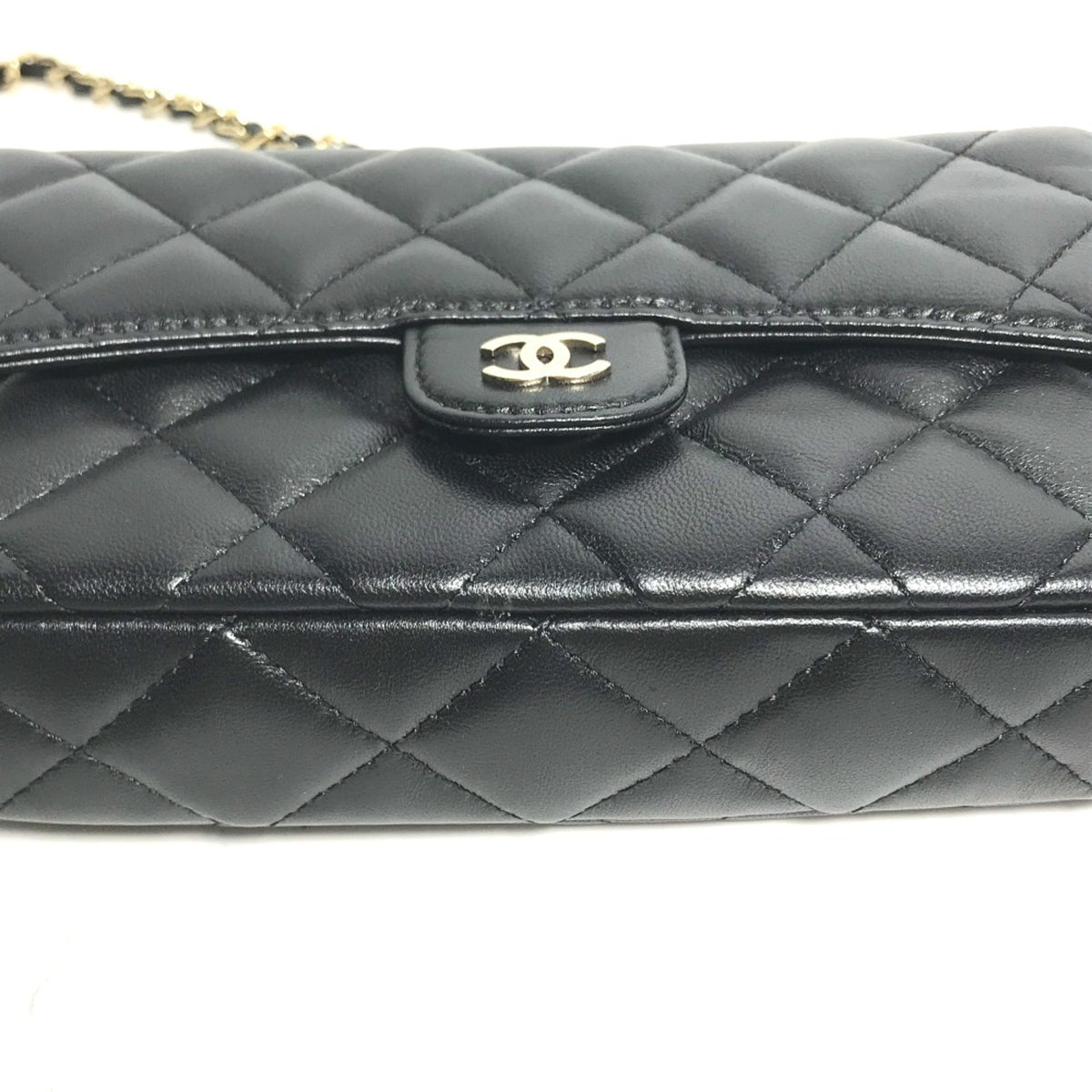Chanel Black Leather Shoulder Bag (Pre-Owned)