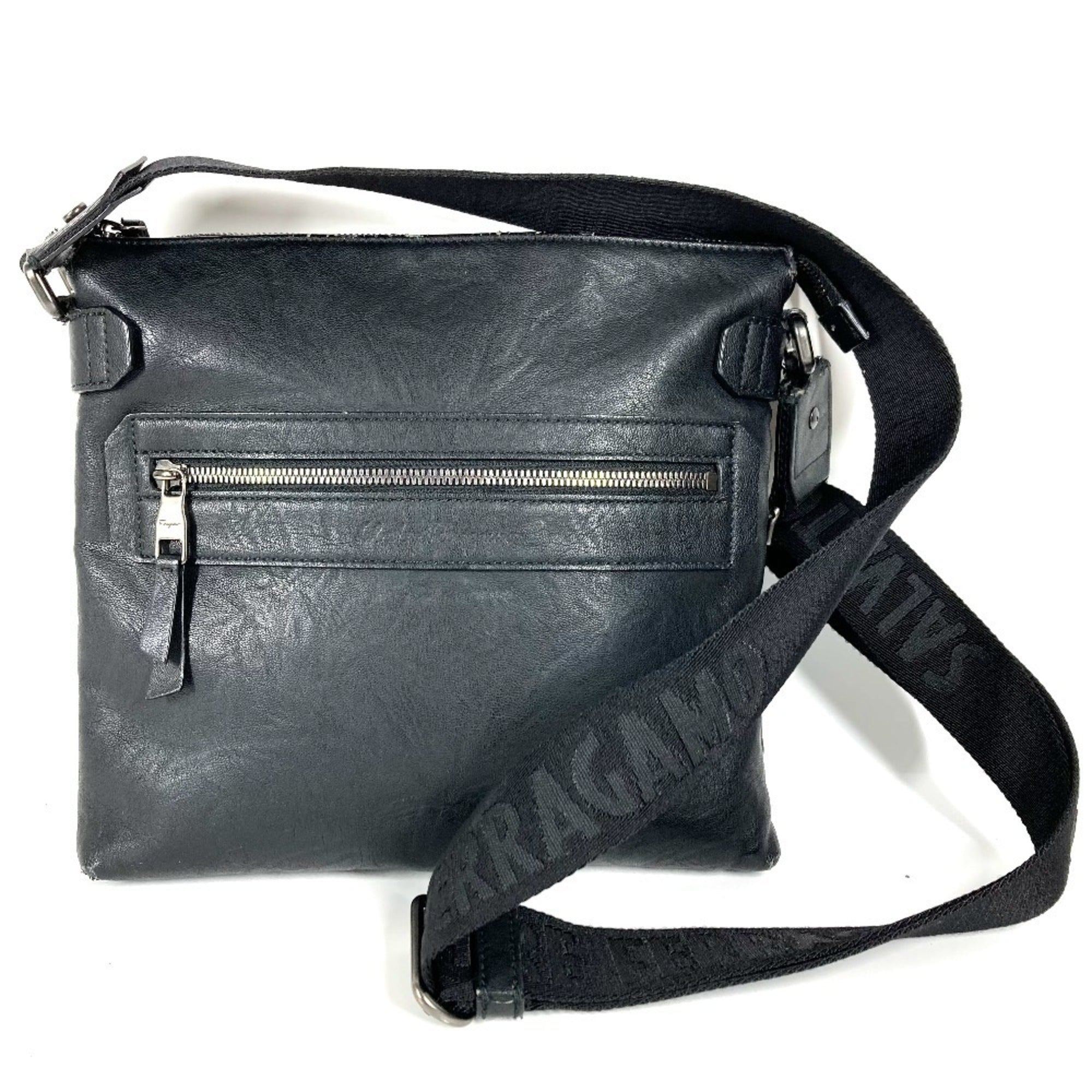 Salvatore Ferragamo Black Leather Shoulder Bag (Pre-Owned)