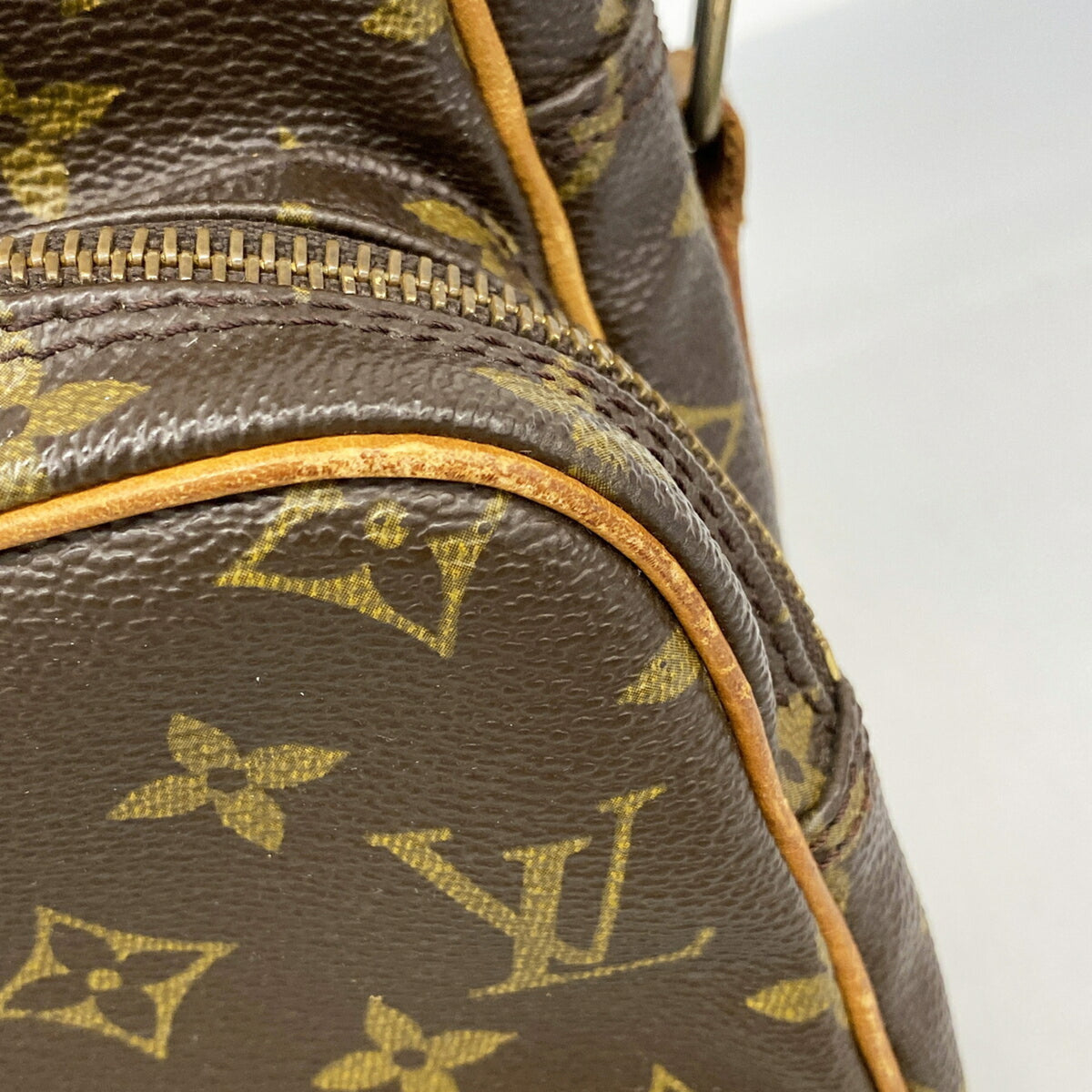 Louis Vuitton Brown Shoulder Bag (Pre-Owned)
