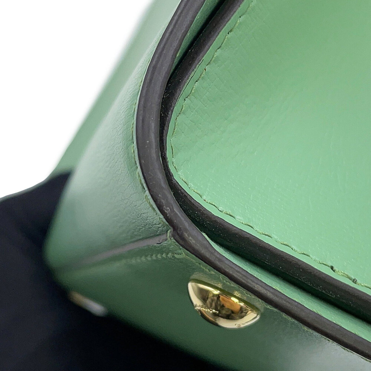 Salvatore Ferragamo Light Green Leather Shoulder Bag (Pre-Owned)