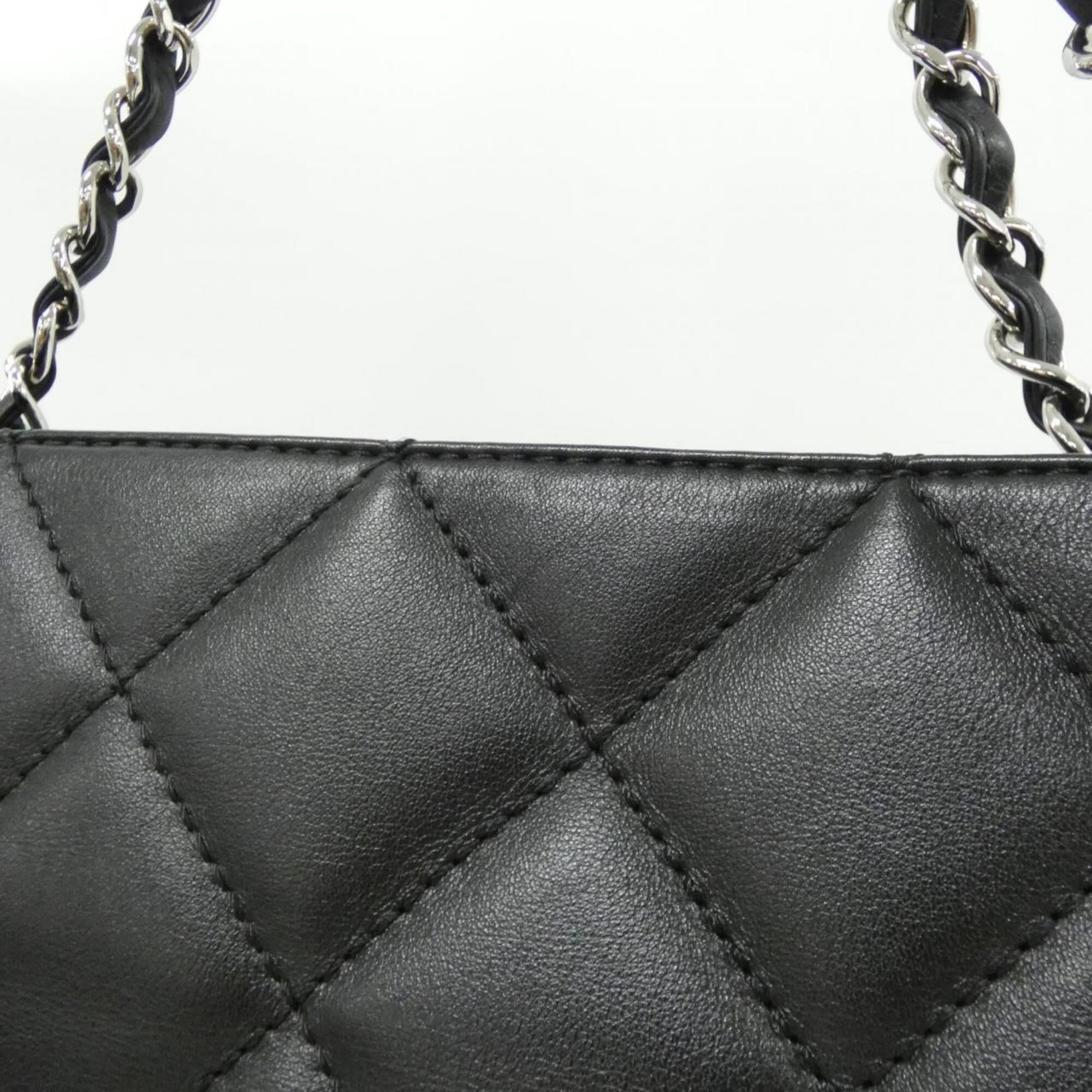 Chanel Black Leather Shoulder Bag (Pre-Owned)