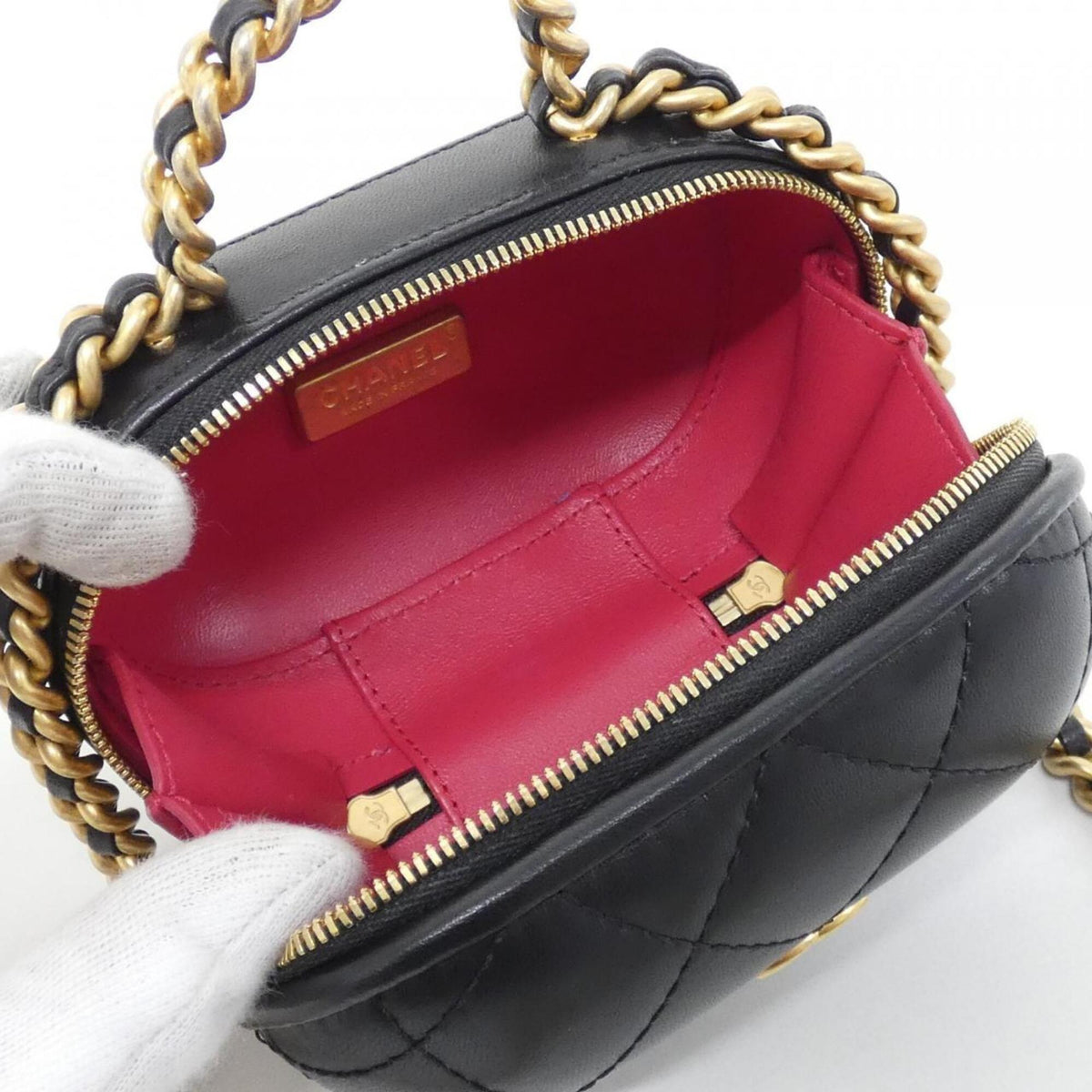 Chanel Black Leather Handbag (Pre-Owned)