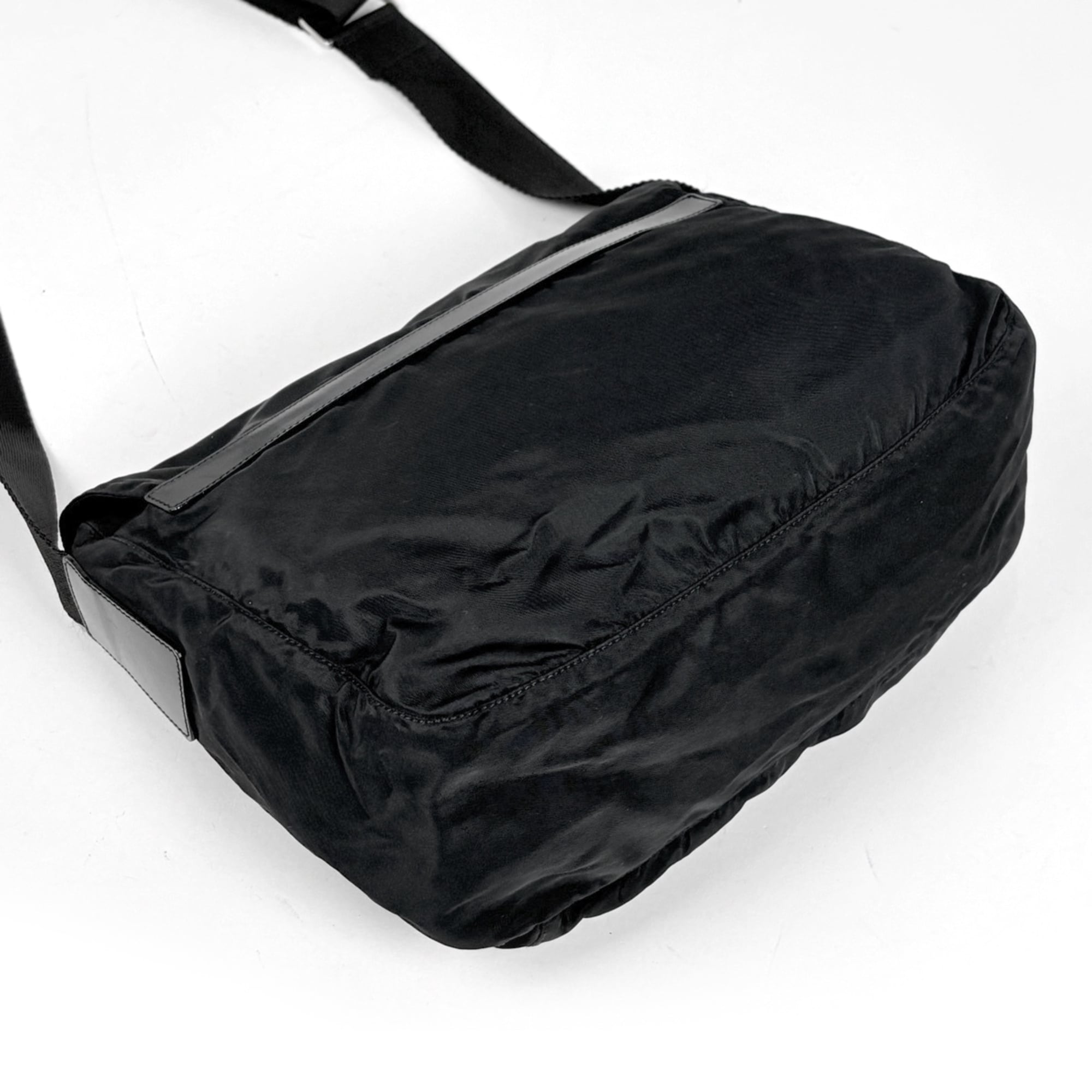 Prada Black Nylon Messenger Bag Shoulder Bag (Pre-Owned)