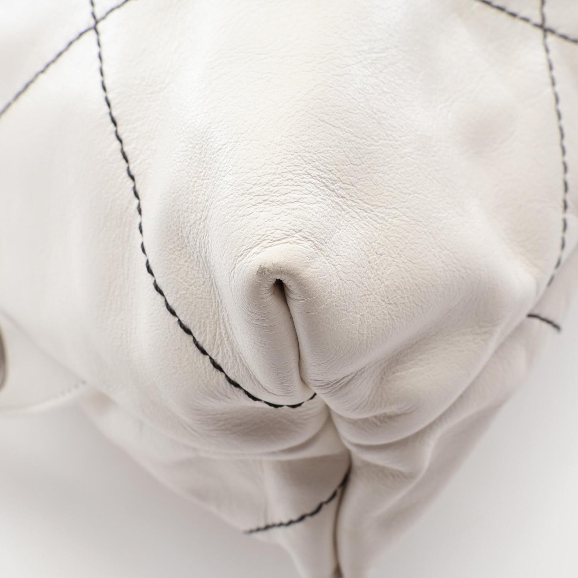 Chanel White Leather Backpack (Pre-Owned)