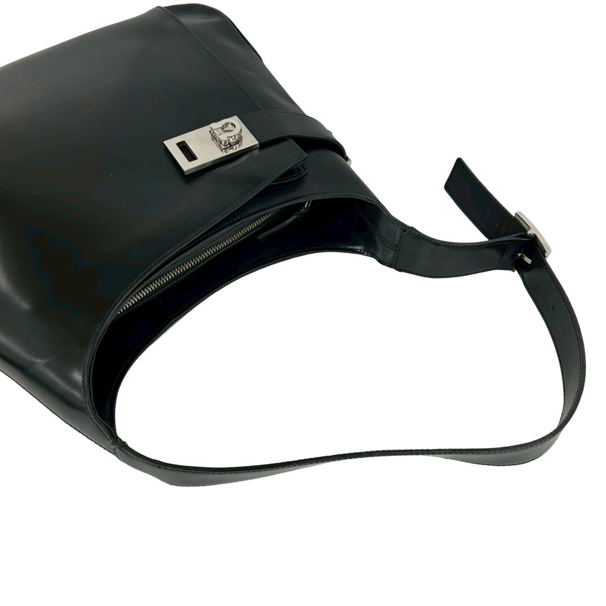 Salvatore Ferragamo Black Leather Shoulder Bag (Pre-Owned)