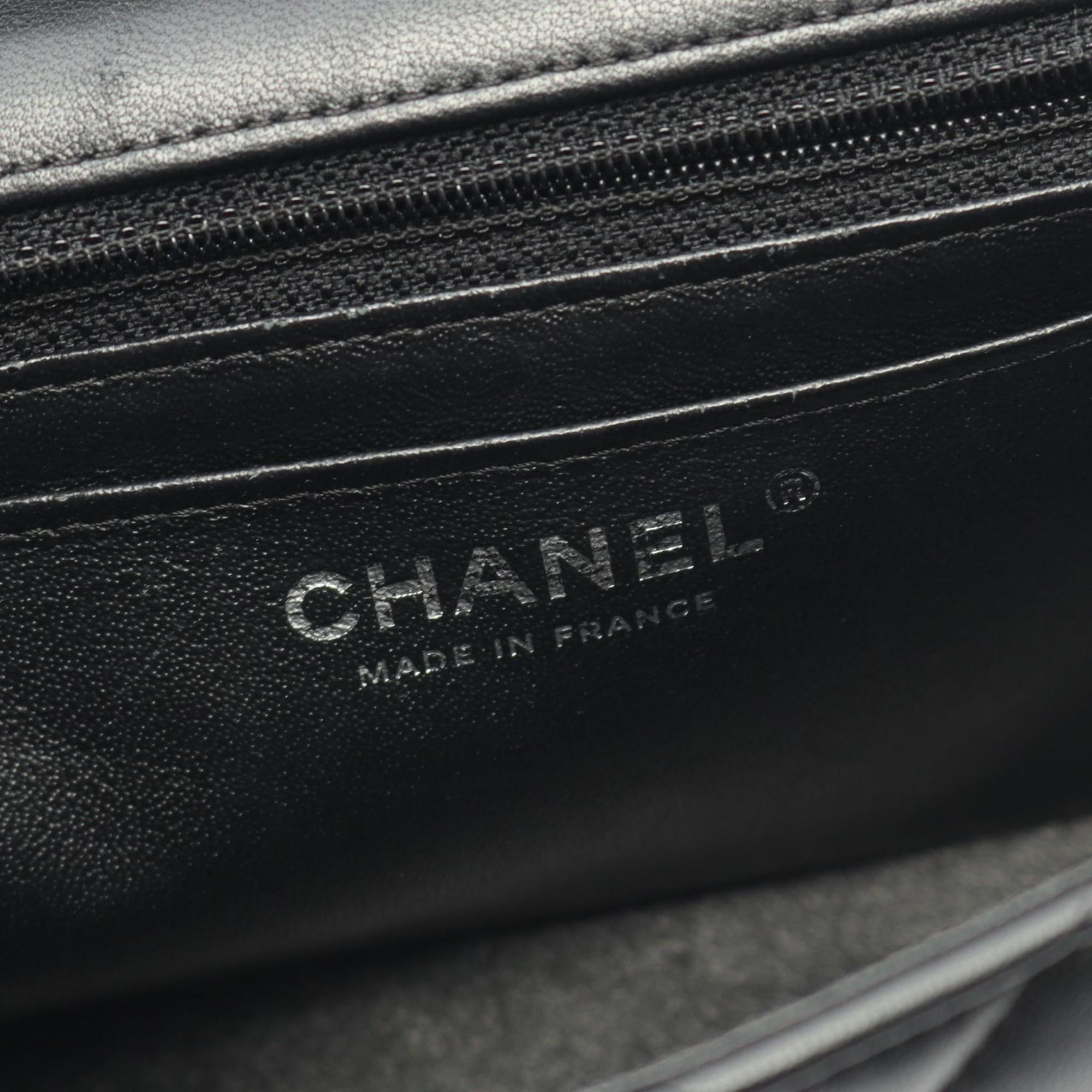 Chanel Black Leather Handbag Shoulder Bag (Pre-Owned)
