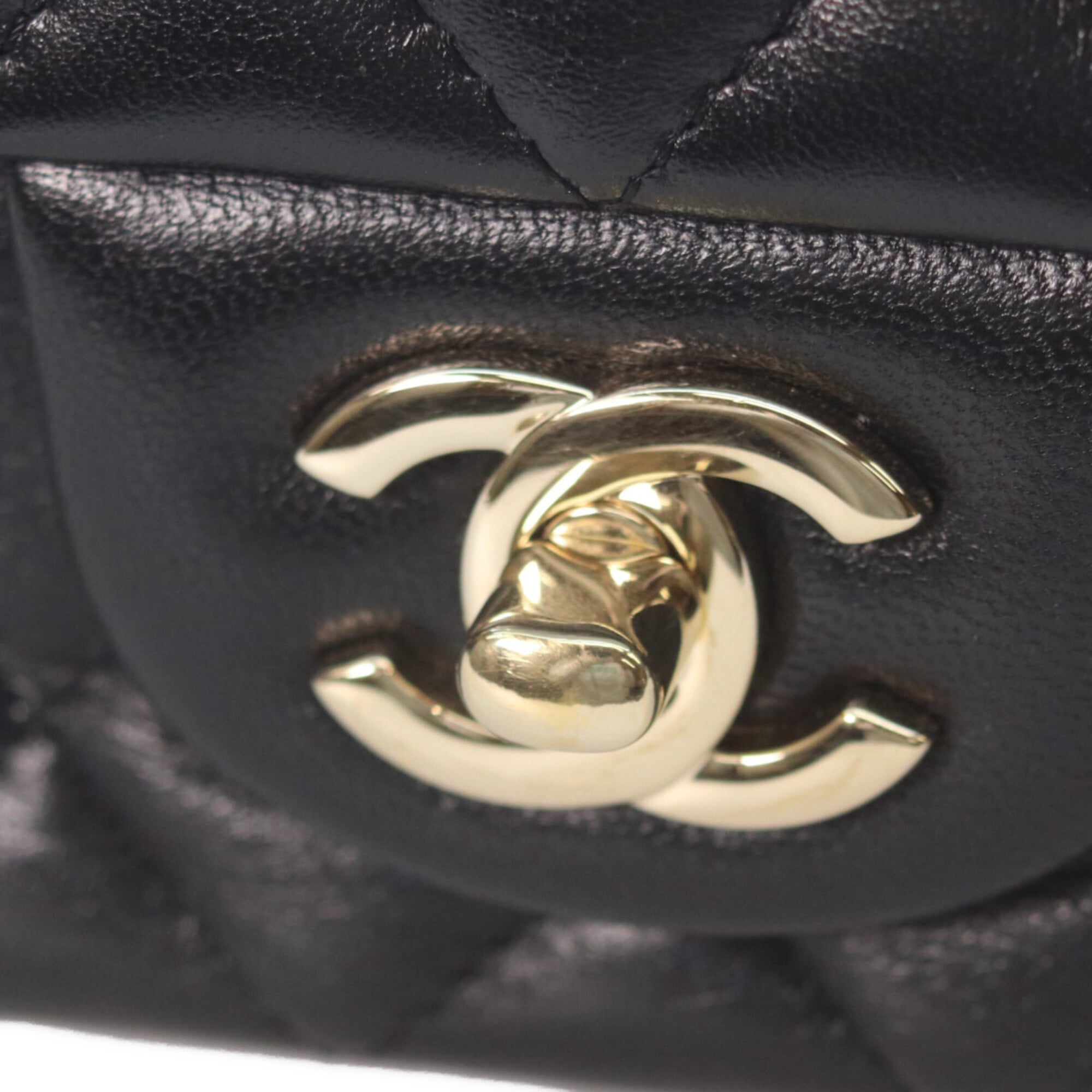 Chanel Black Leather Shoulder Bag (Pre-Owned)