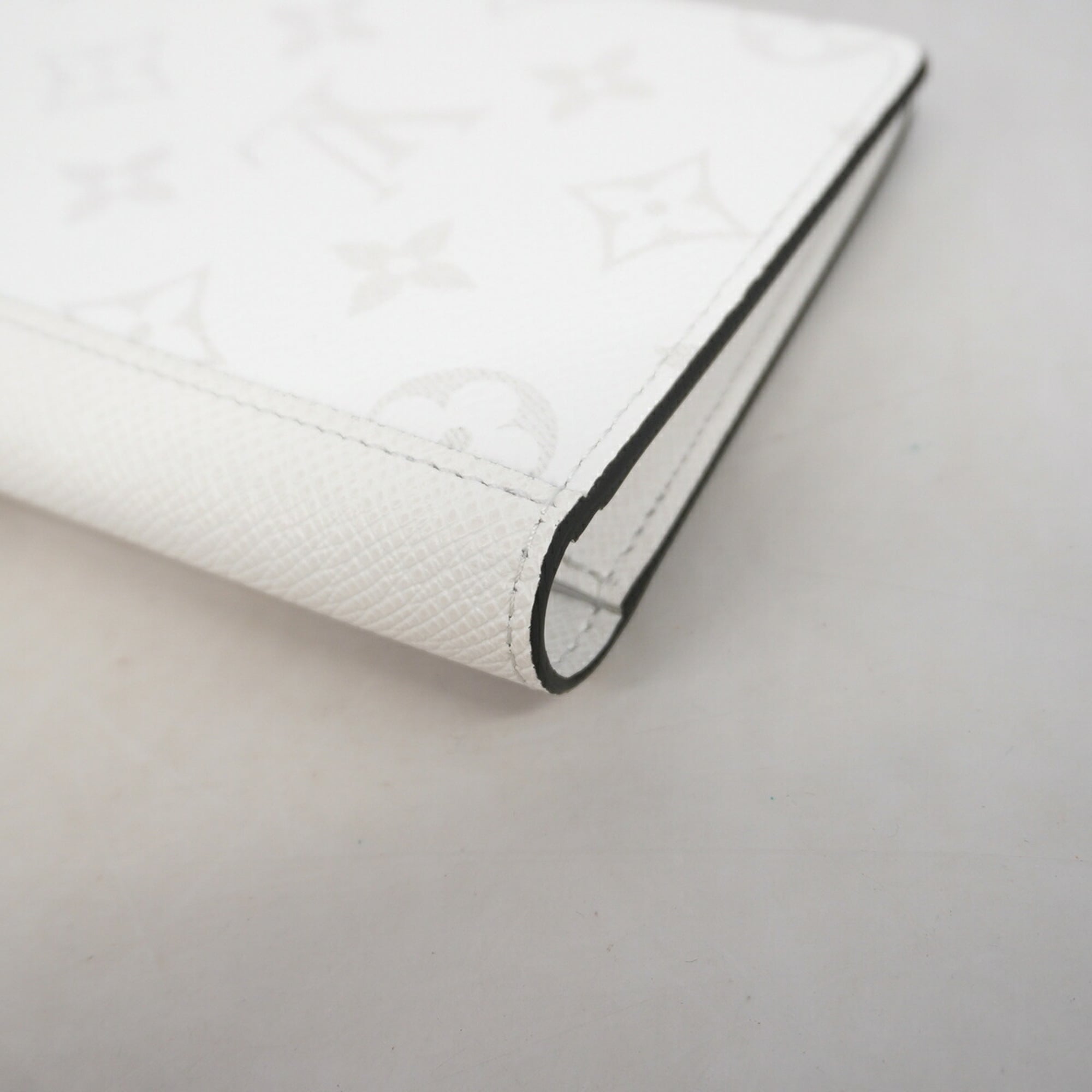 Louis Vuitton White Long Wallet (Bi-Fold) (Pre-Owned)