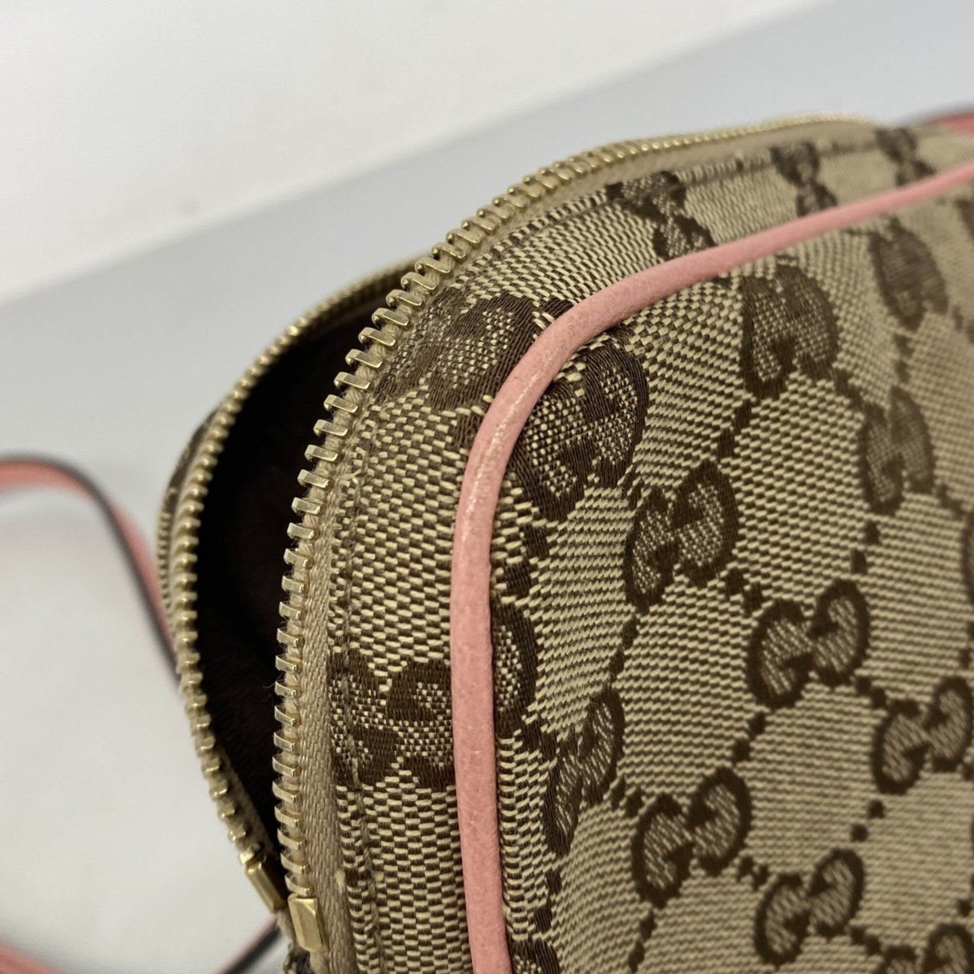 Gucci Brown Pink Canvas Shoulder Bag (Pre-Owned)