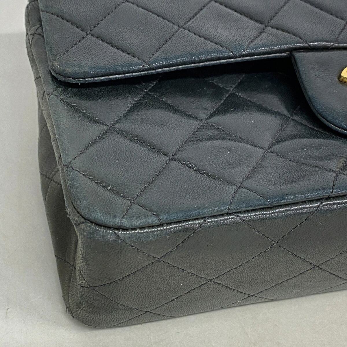 Chanel Black Leather Shoulder Bag (Pre-Owned)
