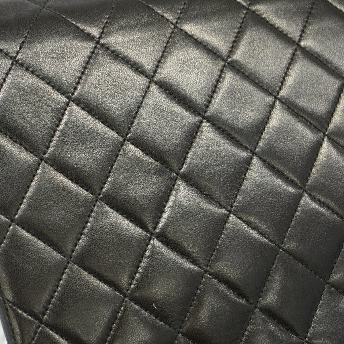 Chanel Black Leather Shoulder Bag (Pre-Owned)