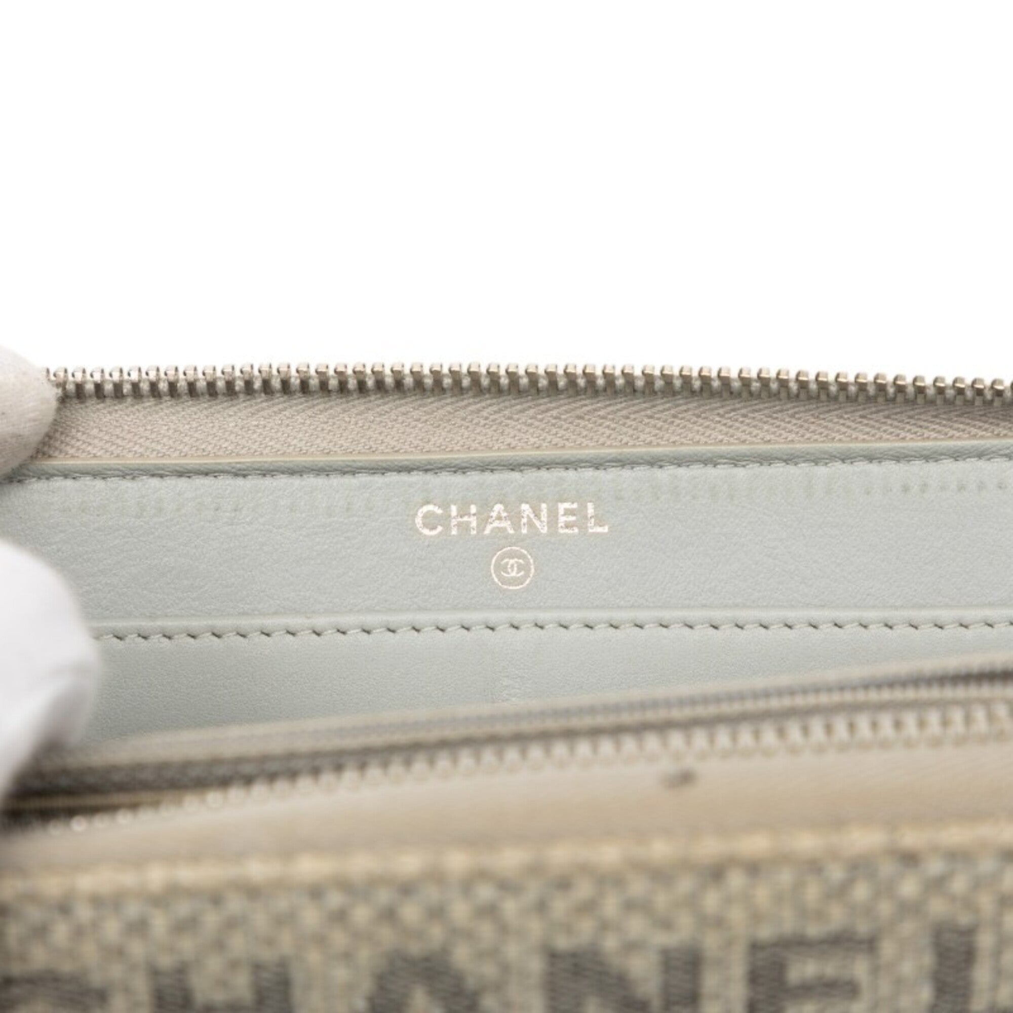 Chanel Gray Tweed Long Wallet (Bi-Fold) (Pre-Owned)