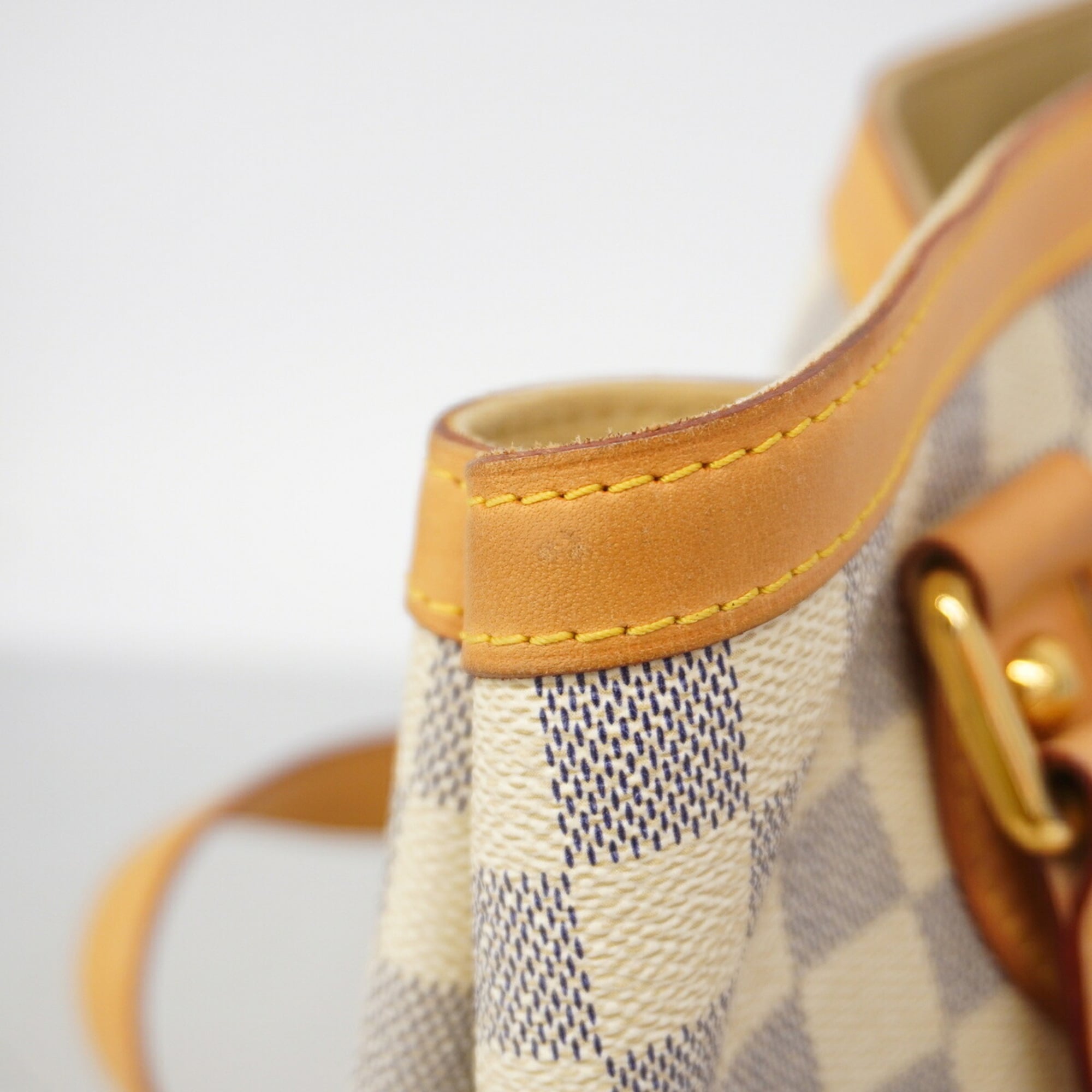 Louis Vuitton White Tote Bag (Pre-Owned)